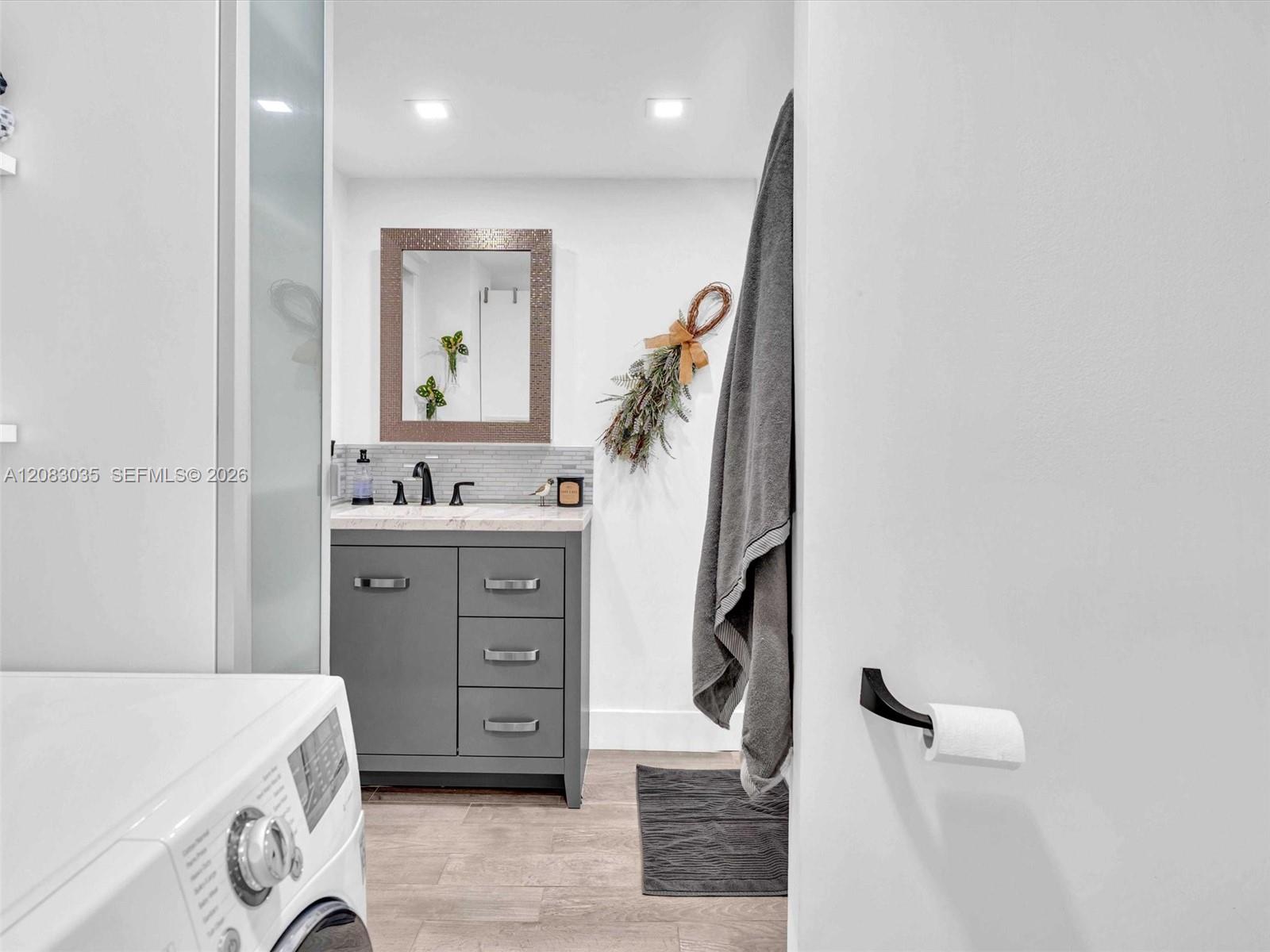 1700 NE 191st St # 102 — Photo 3