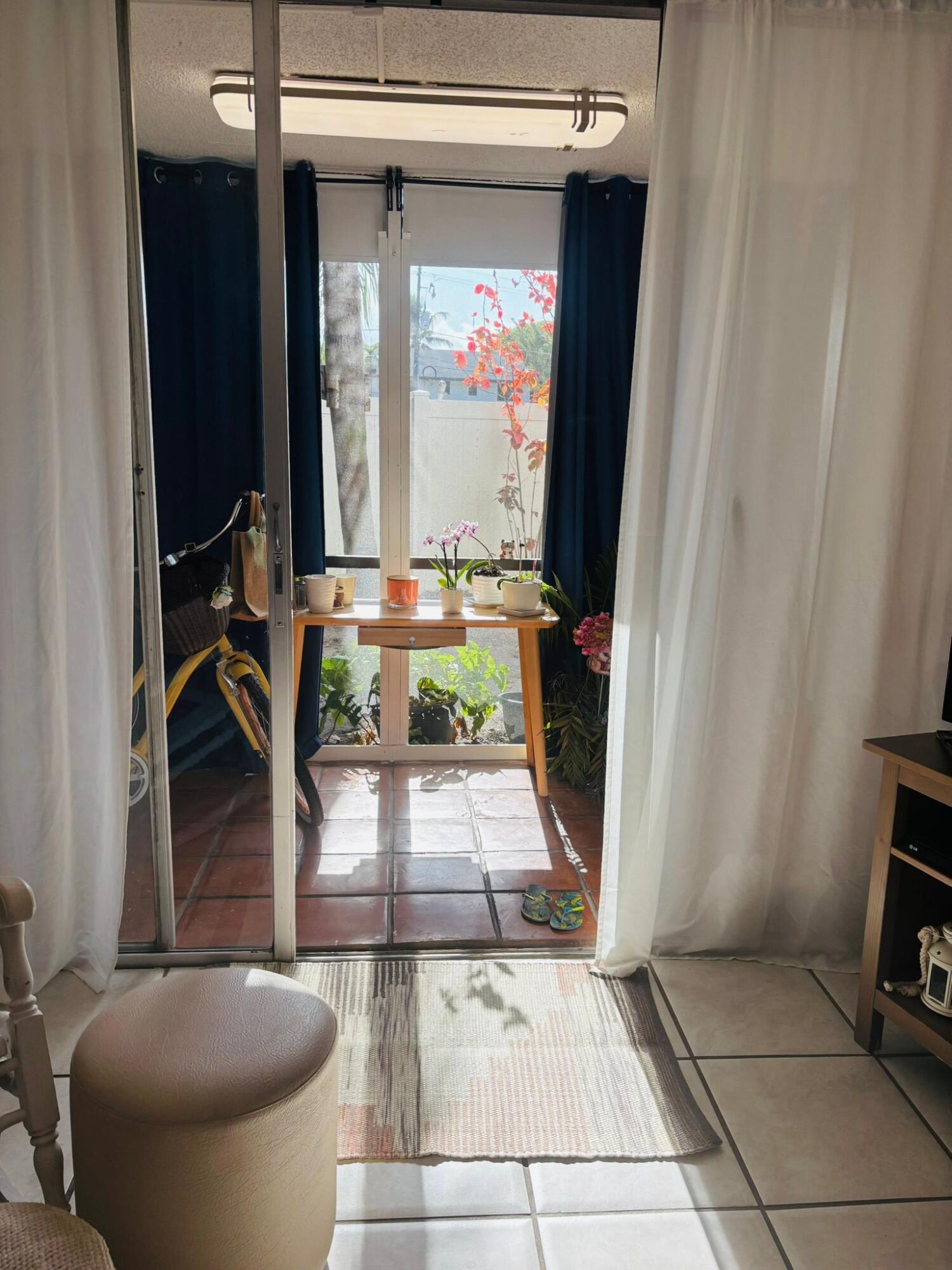 118 Royal Pk Drive # 1f, Oakland Park FL 33309