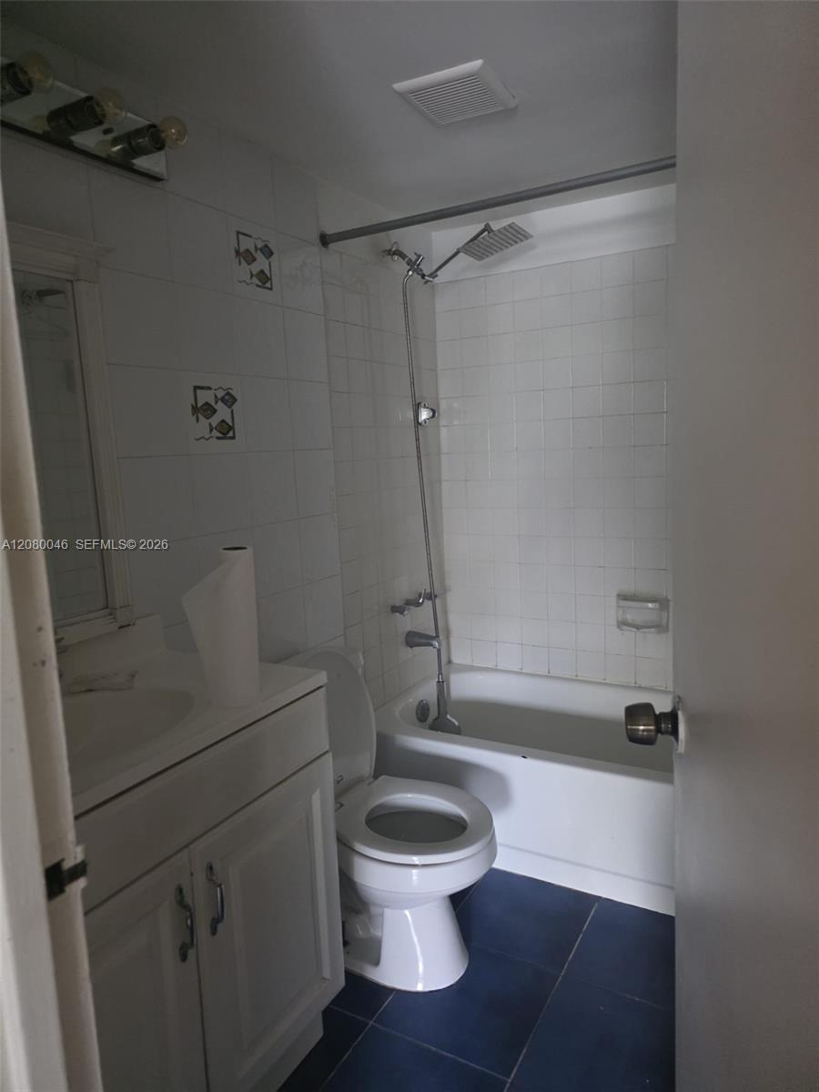5981 Washington St # 206 — Photo 3