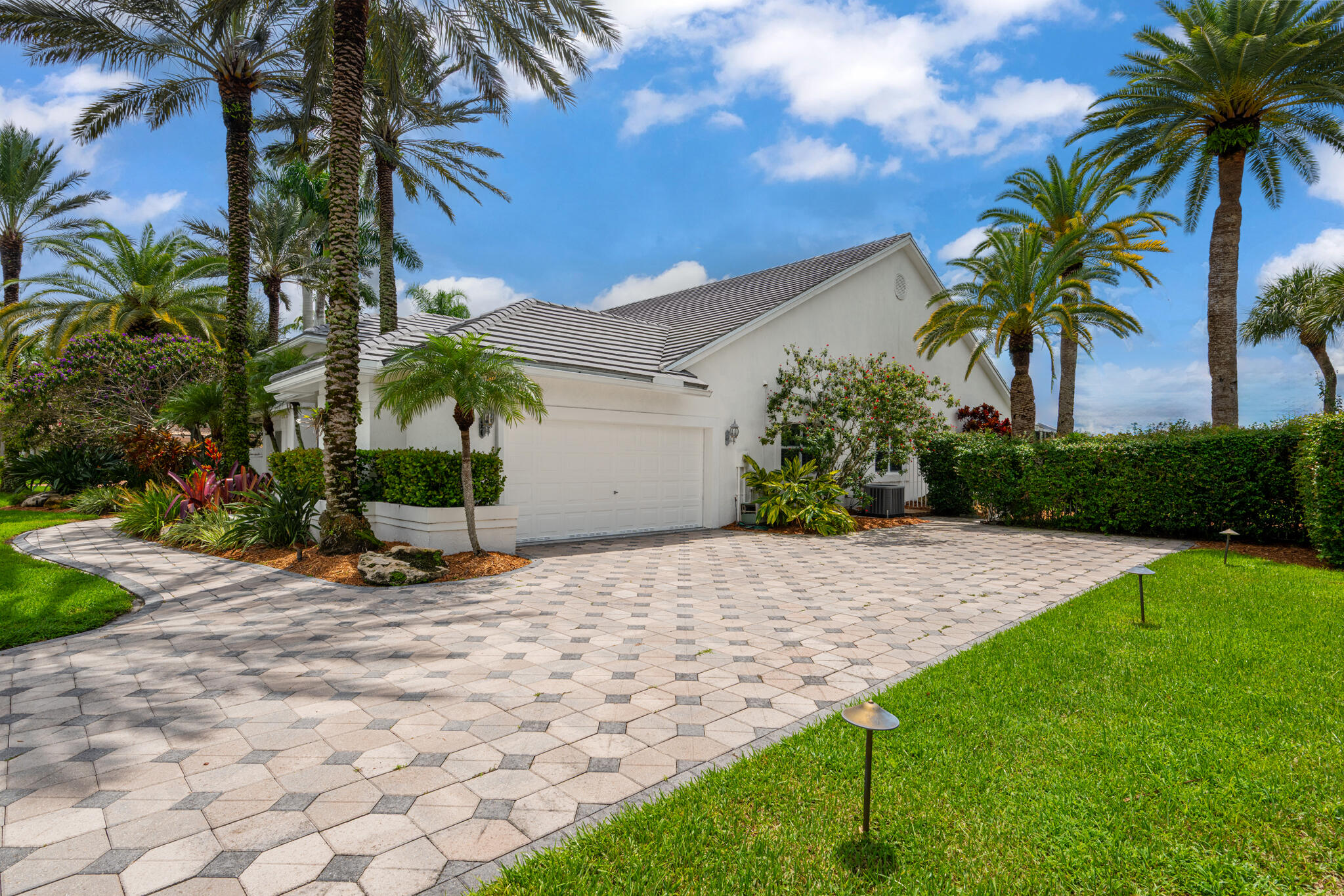 2339 Newbury Drive — Photo 3