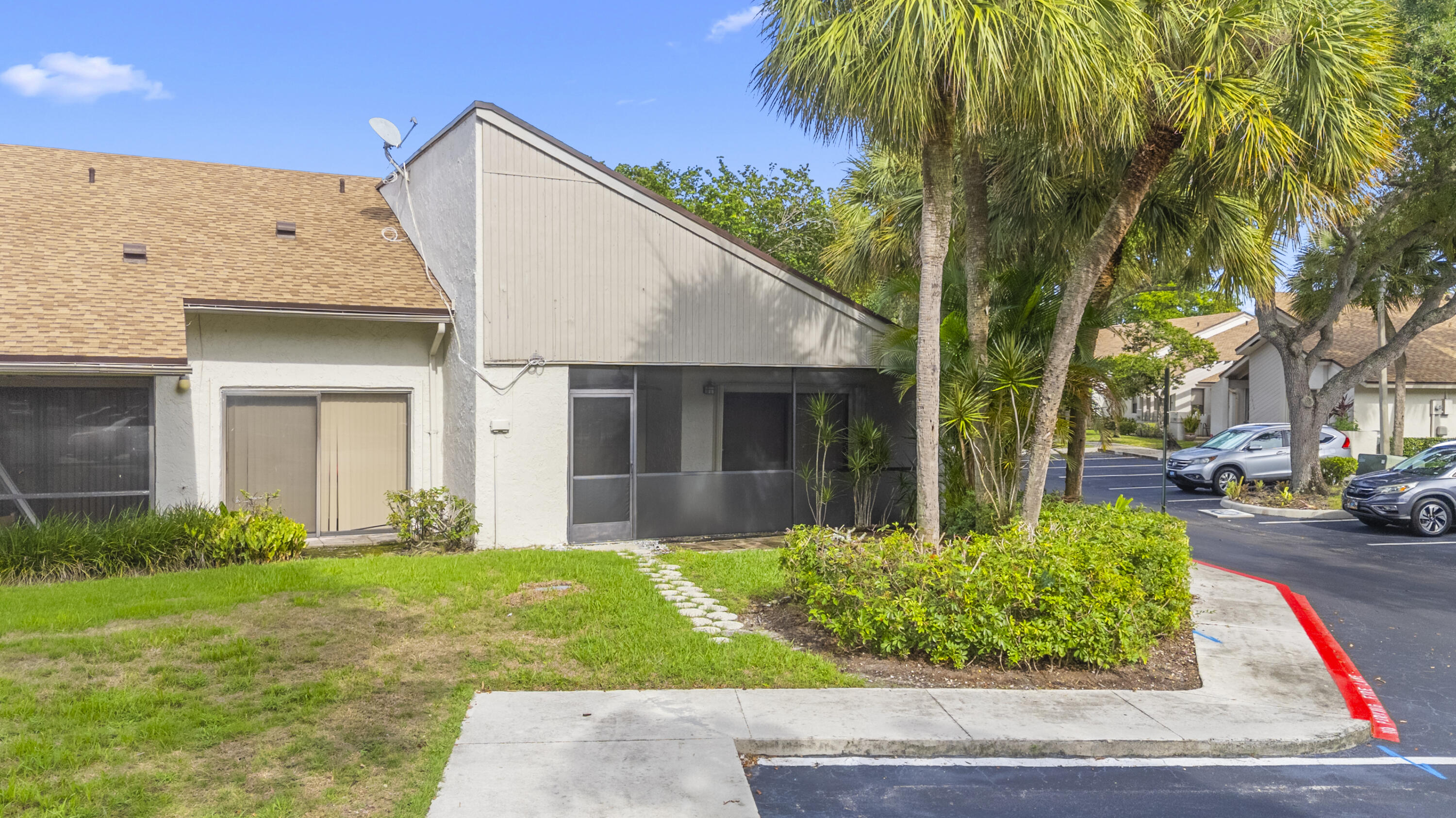 1001 NW 79th Avenue — Photo 2