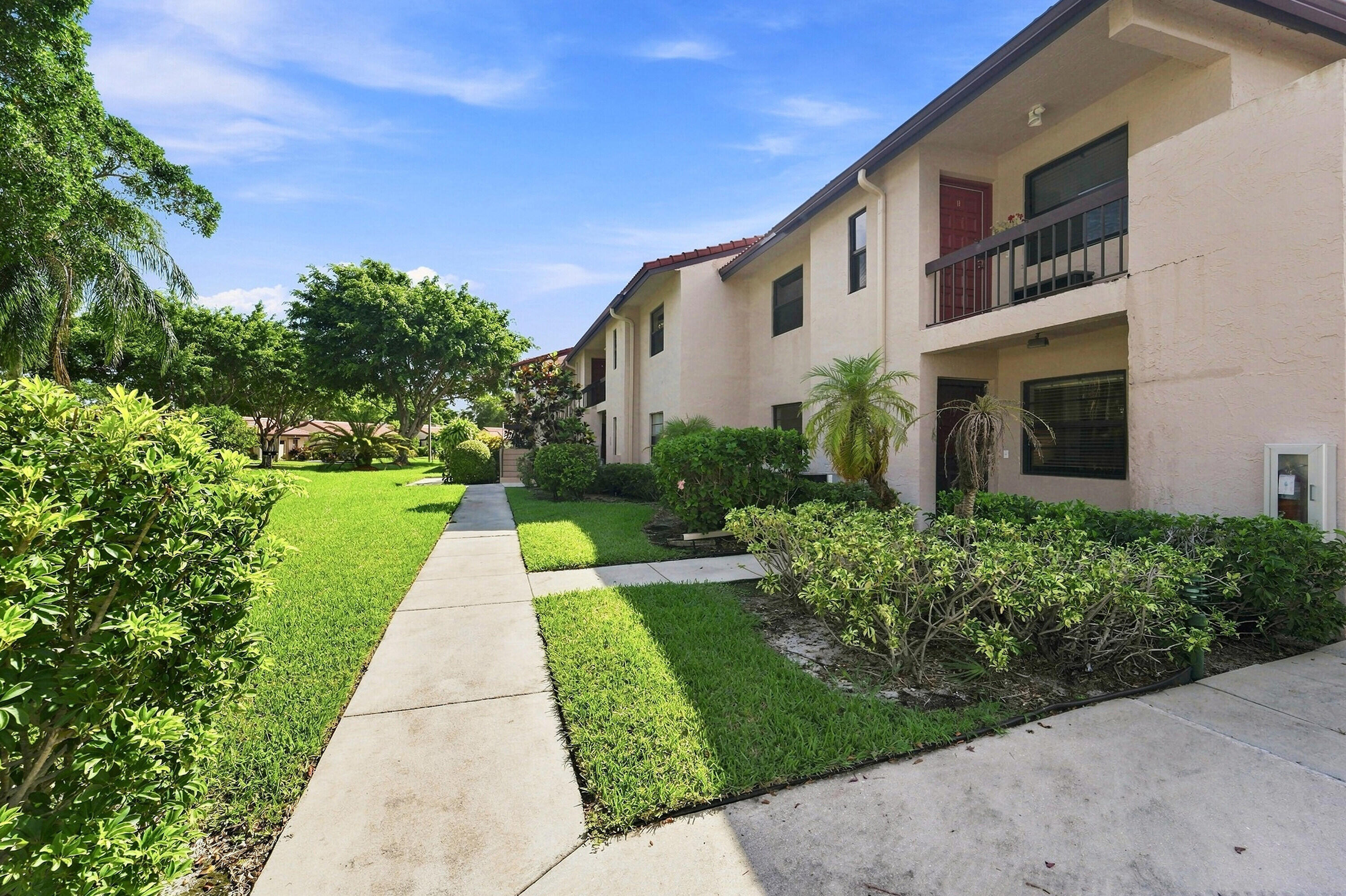 9293 VISTA DEL LAGO # G — Photo 2