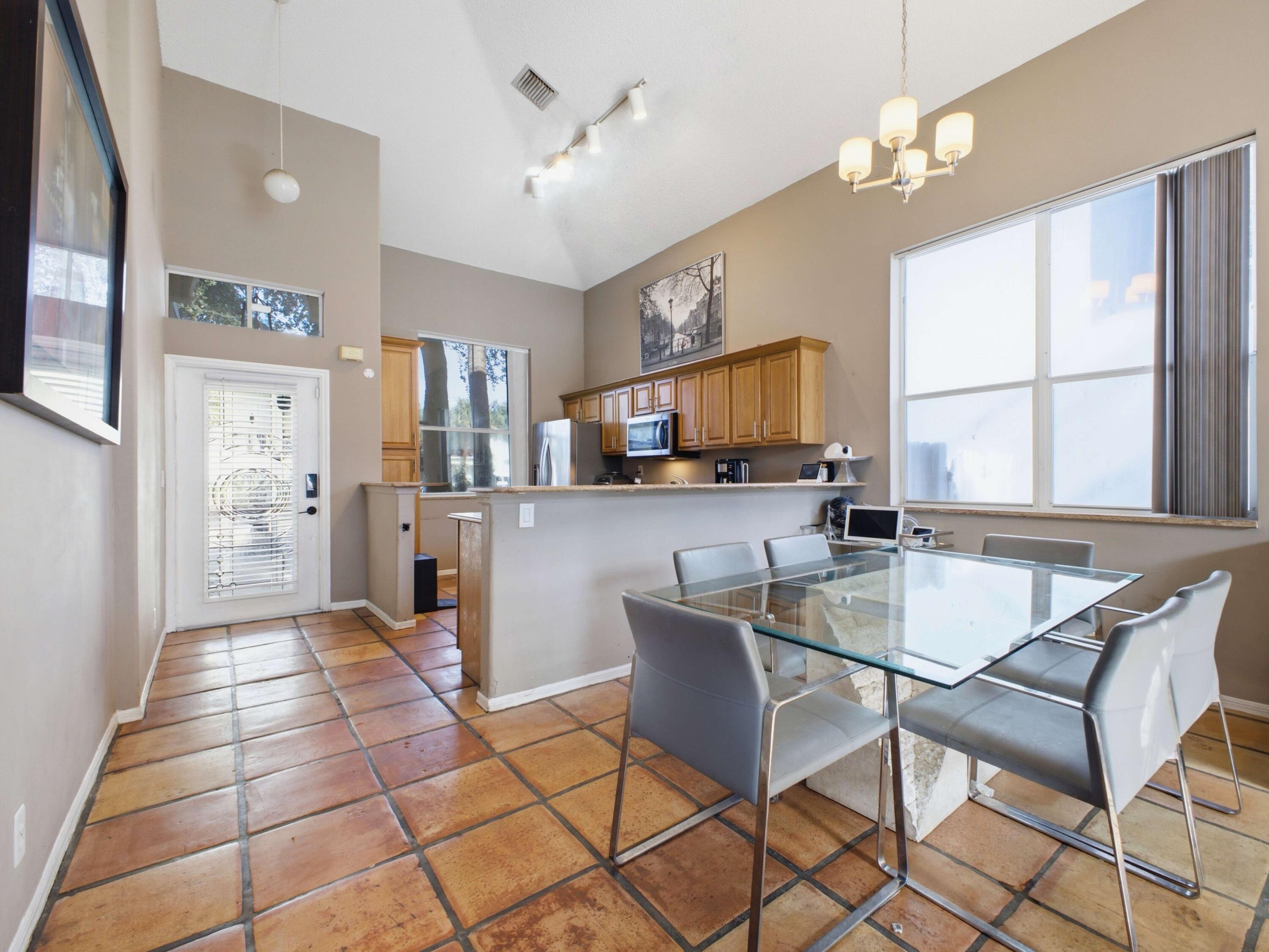 5655 LA QUINTA Court — Photo 4