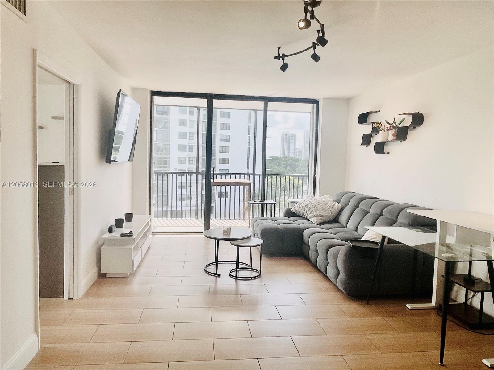 3301 N Country Club Dr # 712, Aventura FL 33180