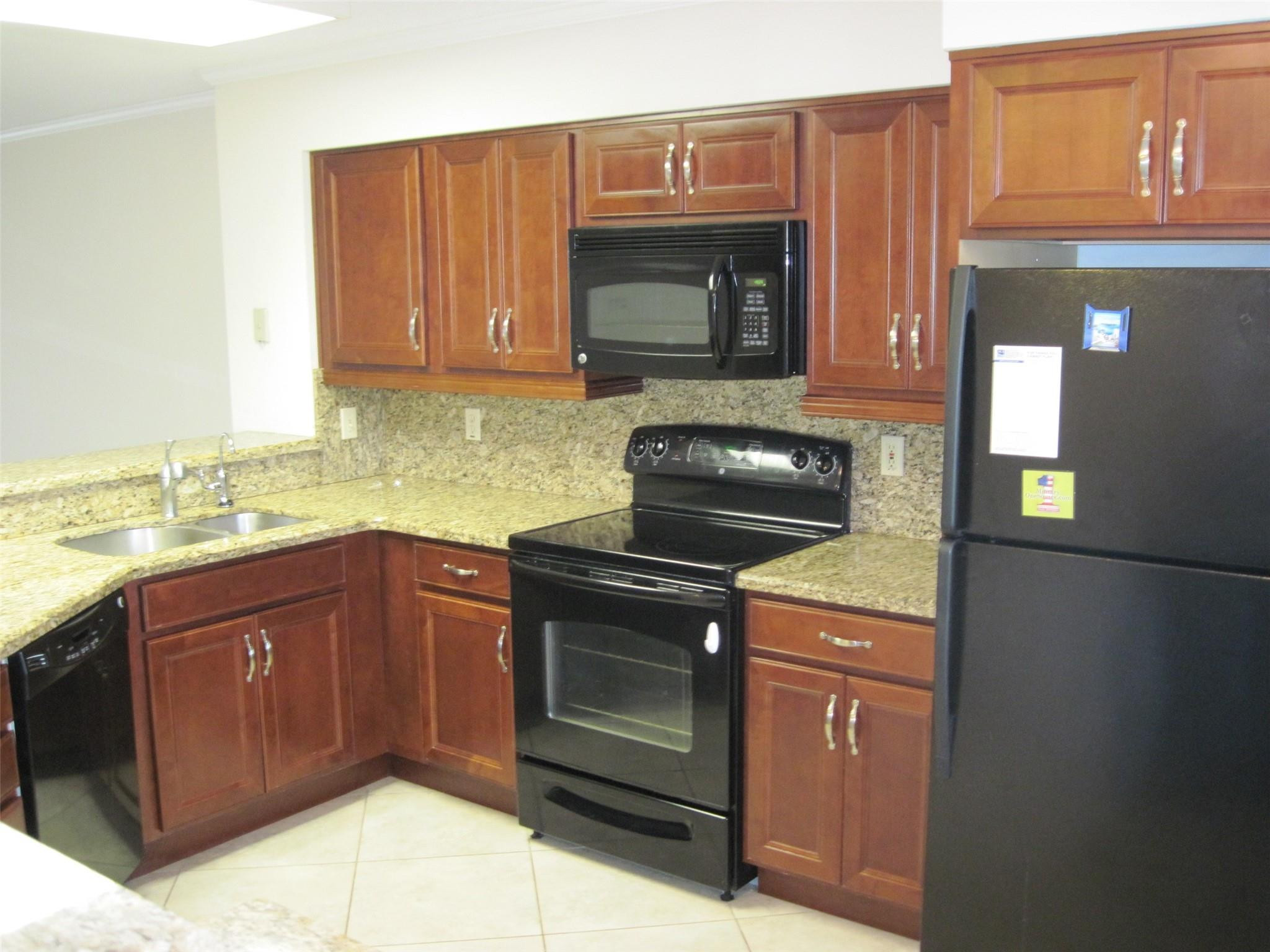 2232 N CYPRESS BEND Drive # 307 — Photo 2