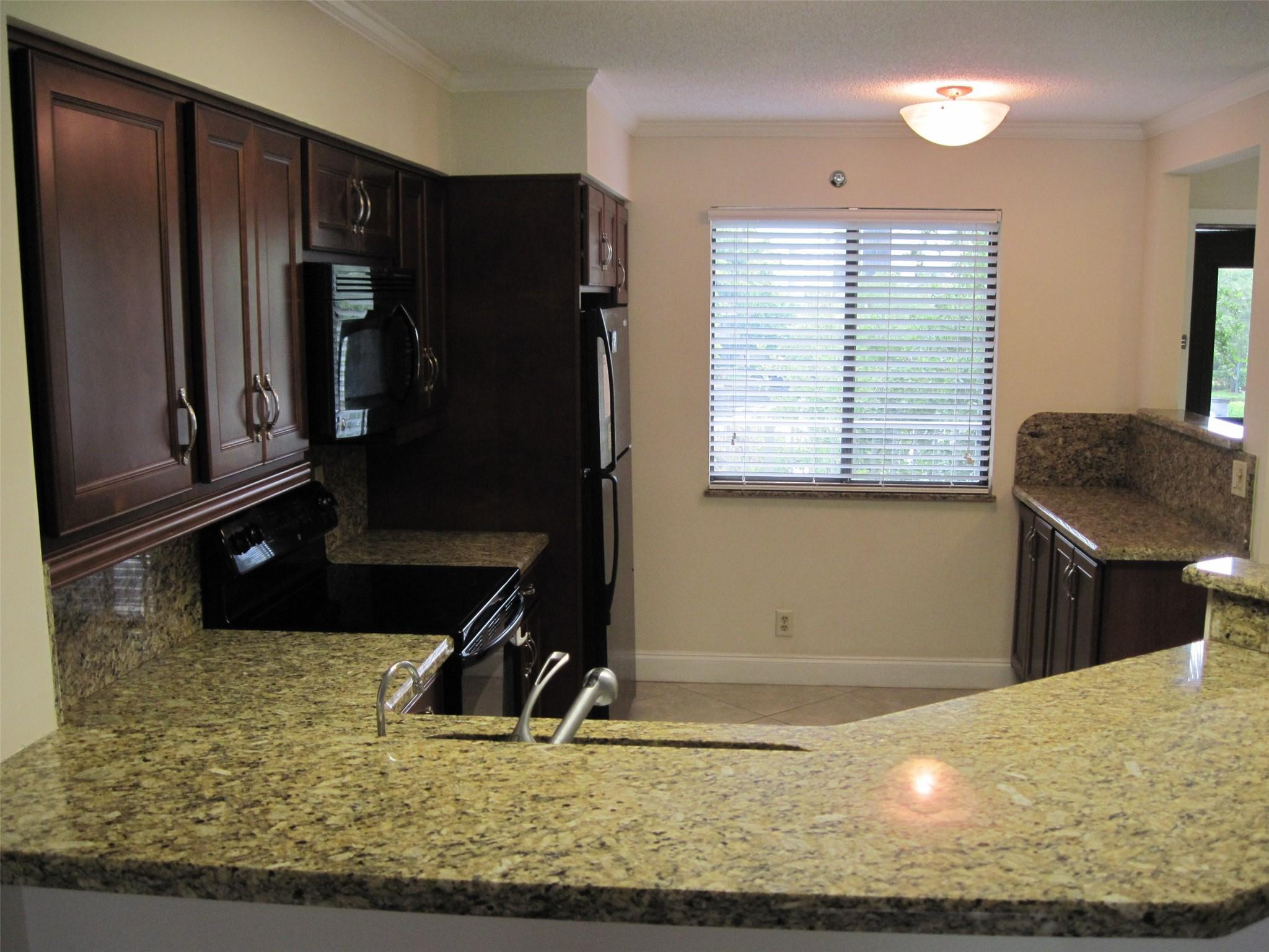 2232 N CYPRESS BEND Drive # 307 — Photo 4