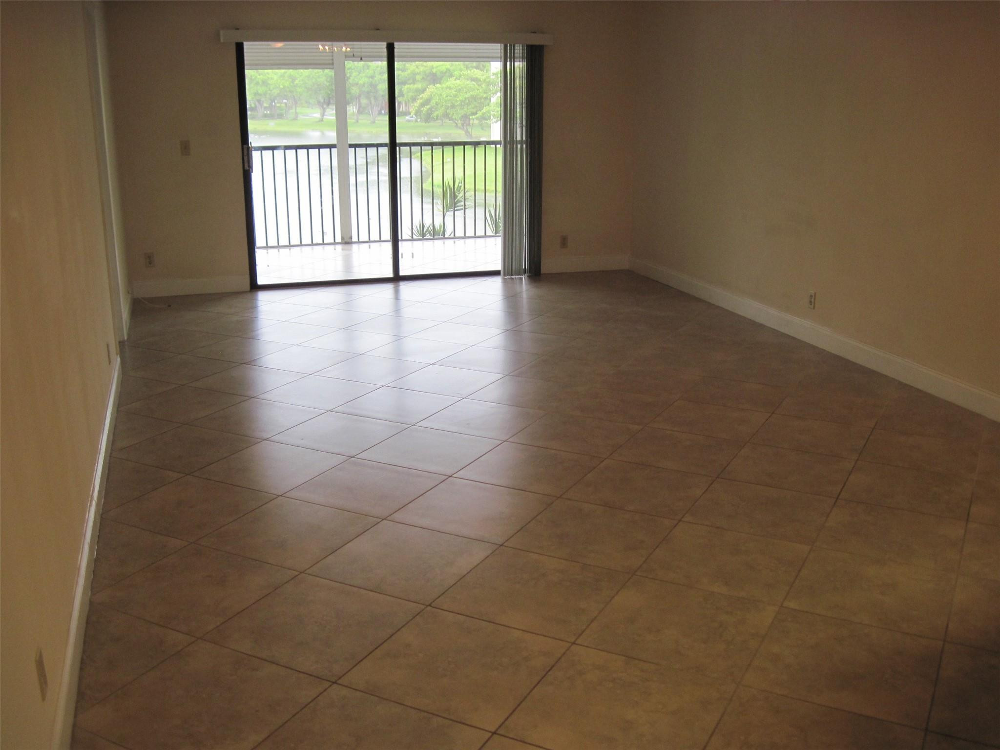 2232 N CYPRESS BEND Drive # 307 — Photo 5