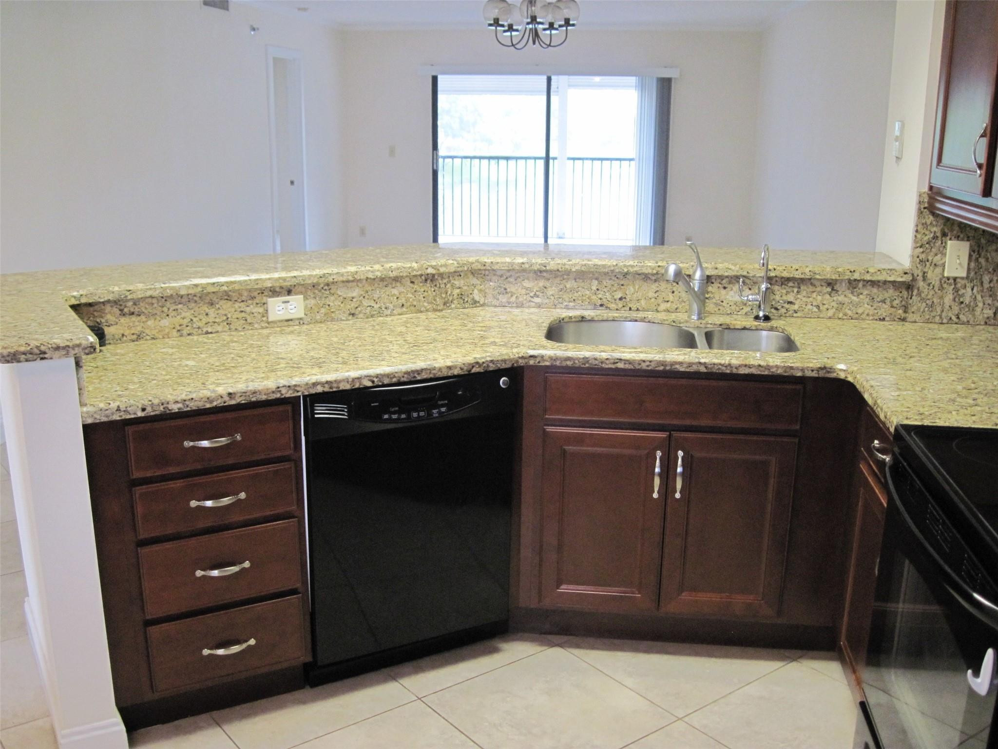 2232 N CYPRESS BEND Drive # 307 — Photo 3