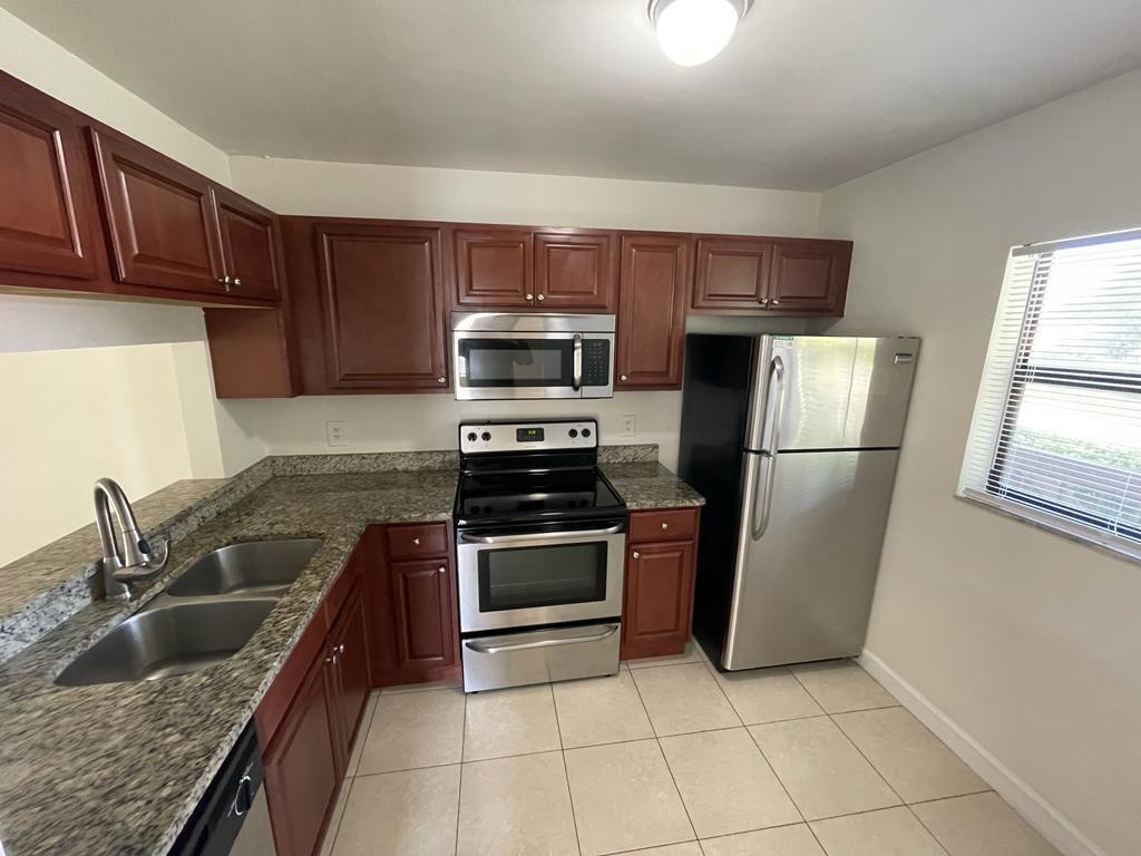 6844 PALMETTO Circle S # 201 — Photo 5