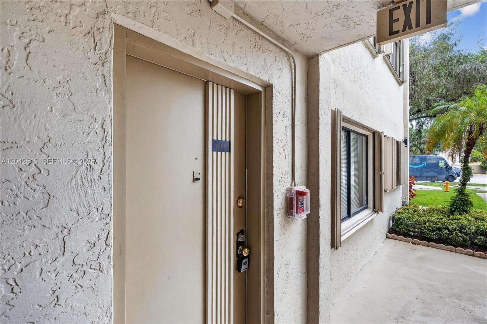 8065 SW 107th Ave # 106 — Photo 3