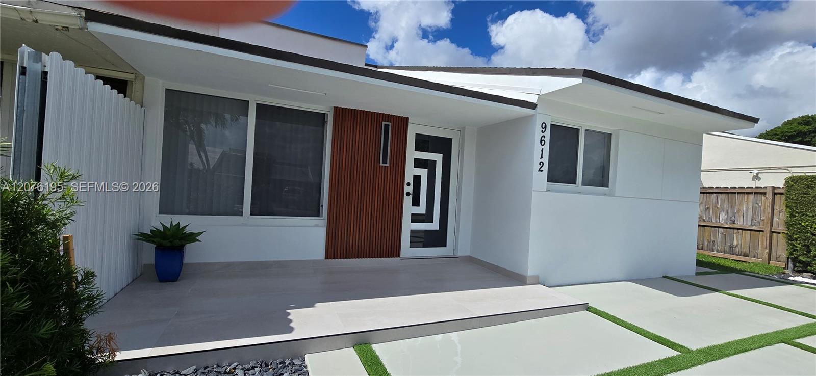 9612 Grand Canal Dr — Photo 2