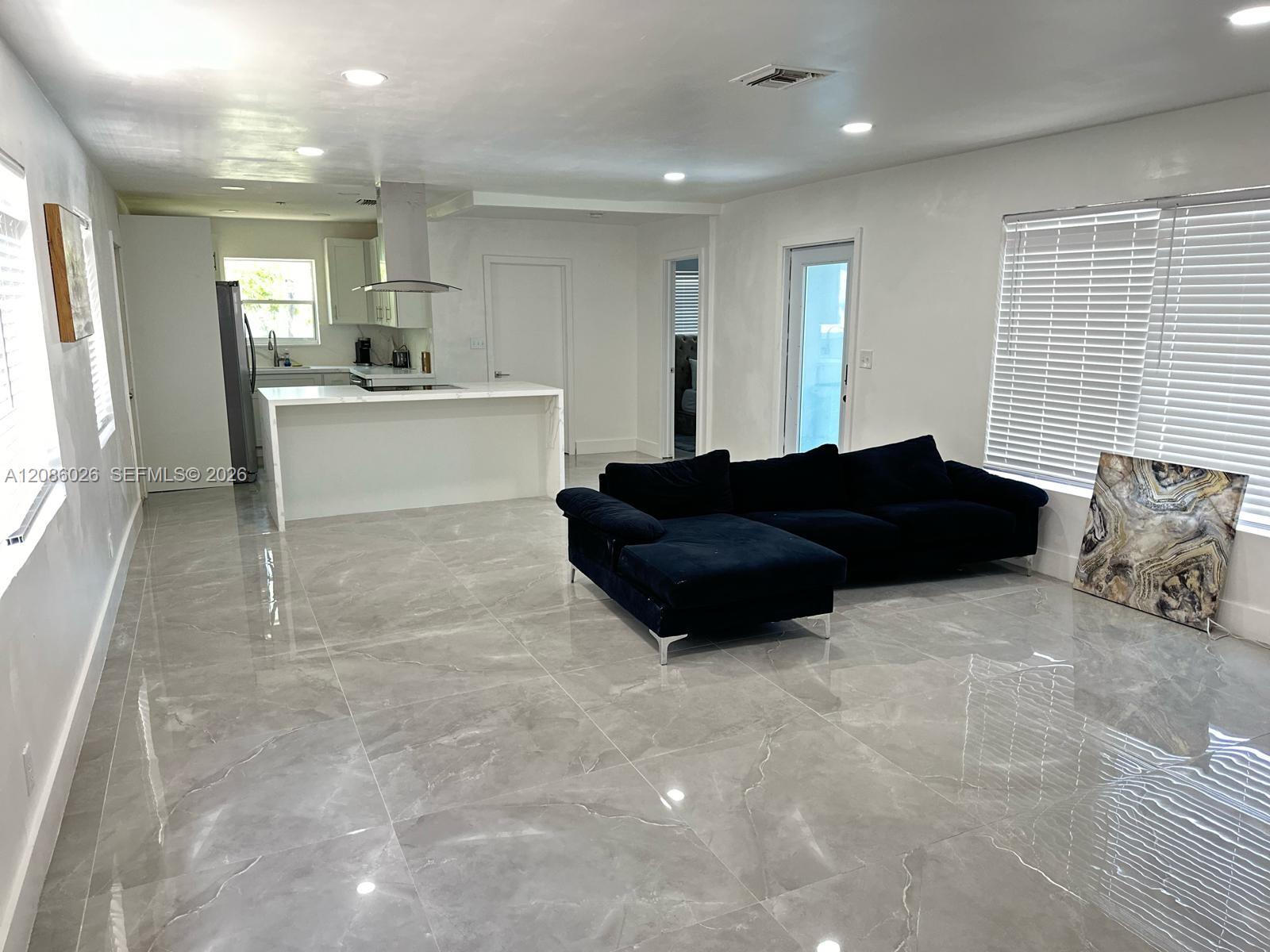1510 S 24th Ave — Photo 3
