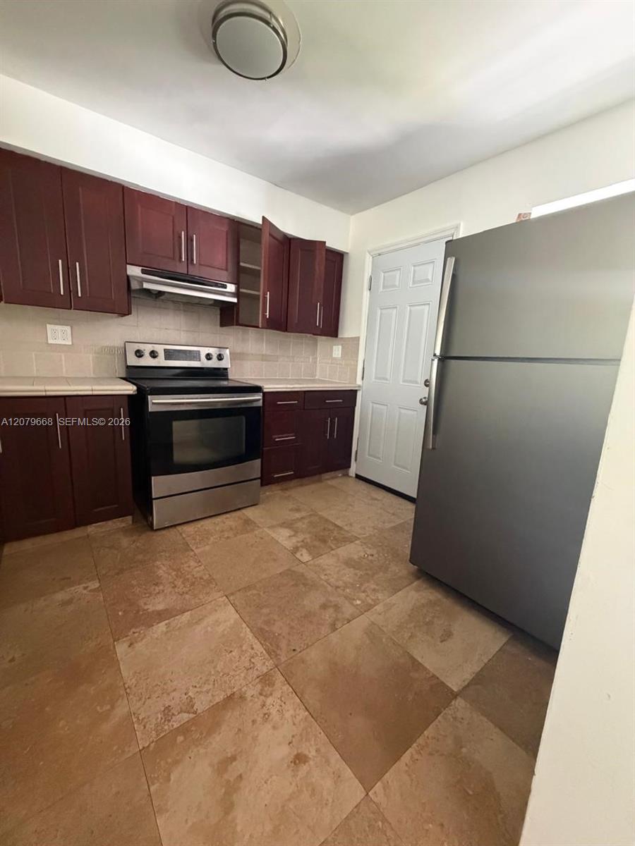 1400 NE 191st St # 310 — Photo 2