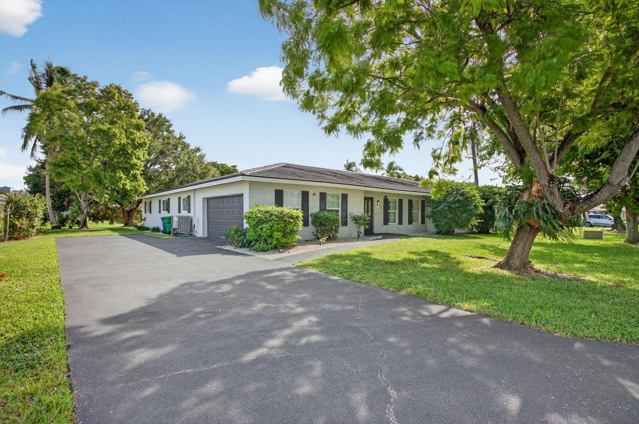 2421 NW 114th Avenue, Coral Springs FL 33065