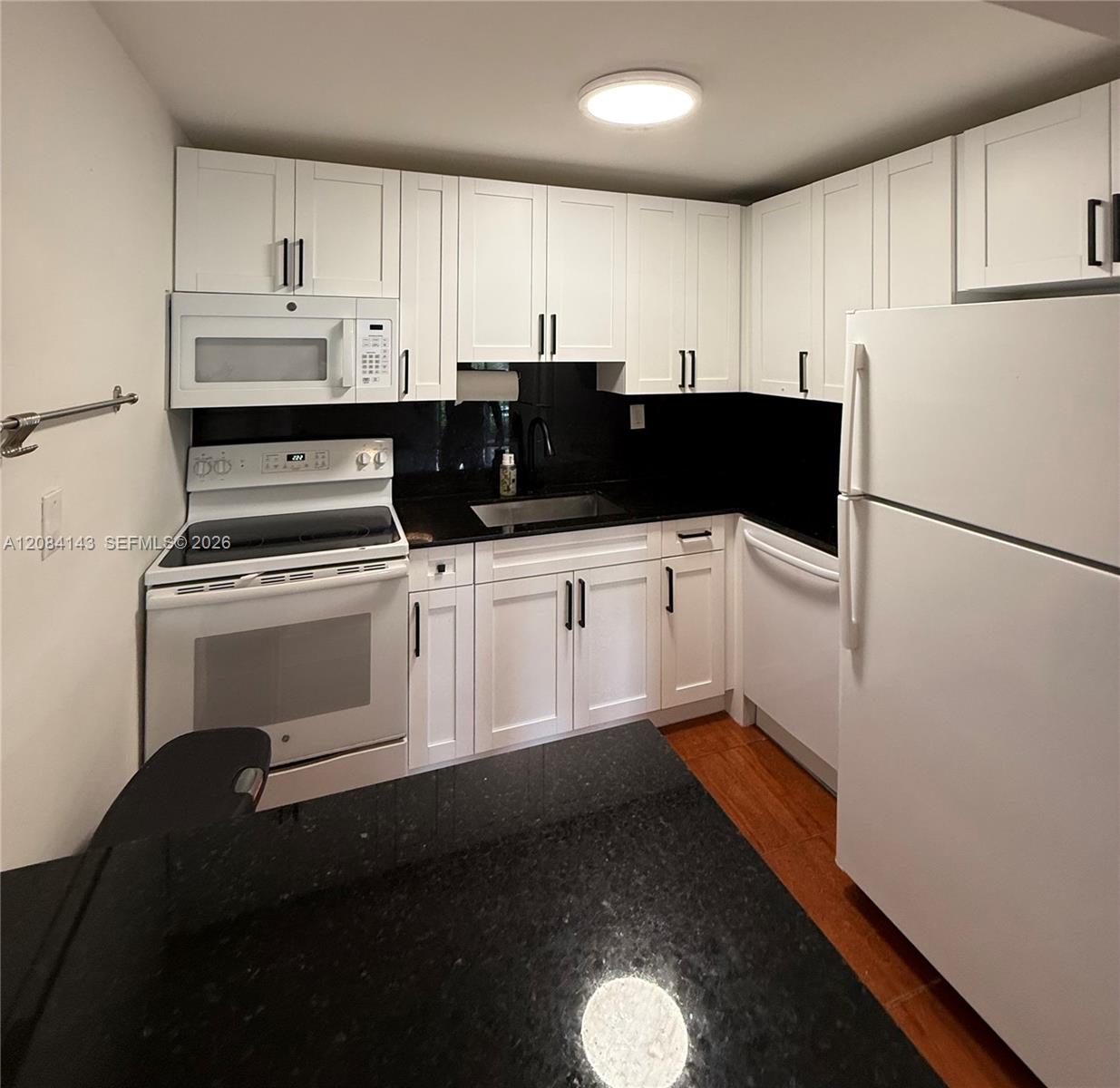 8950 NE 8th Ave # 203 — Photo 2