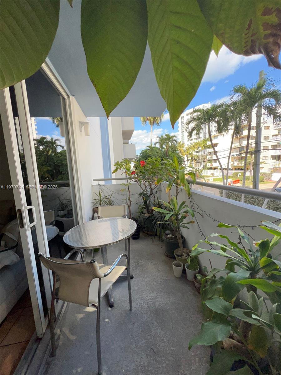 1658 Bay Rd # 203, Miami Beach FL 33139