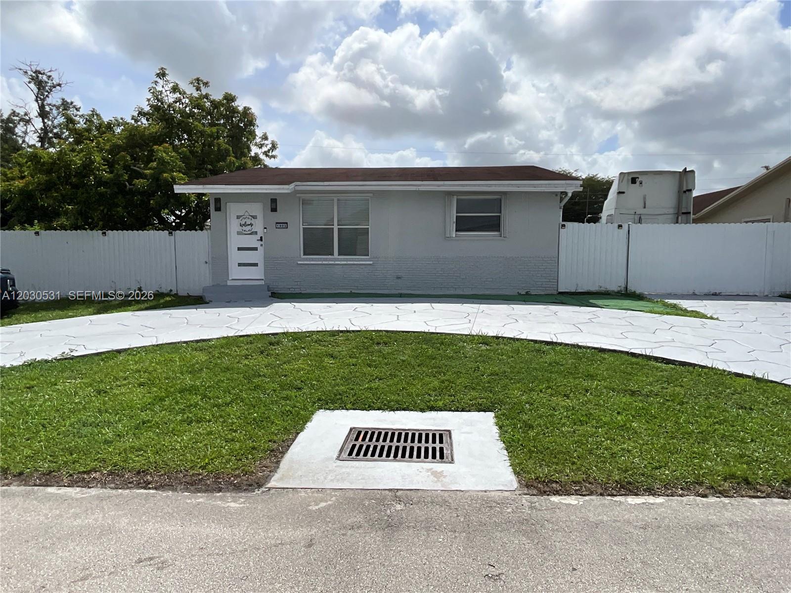 1905 SW 100th Ave, Miramar FL 33025
