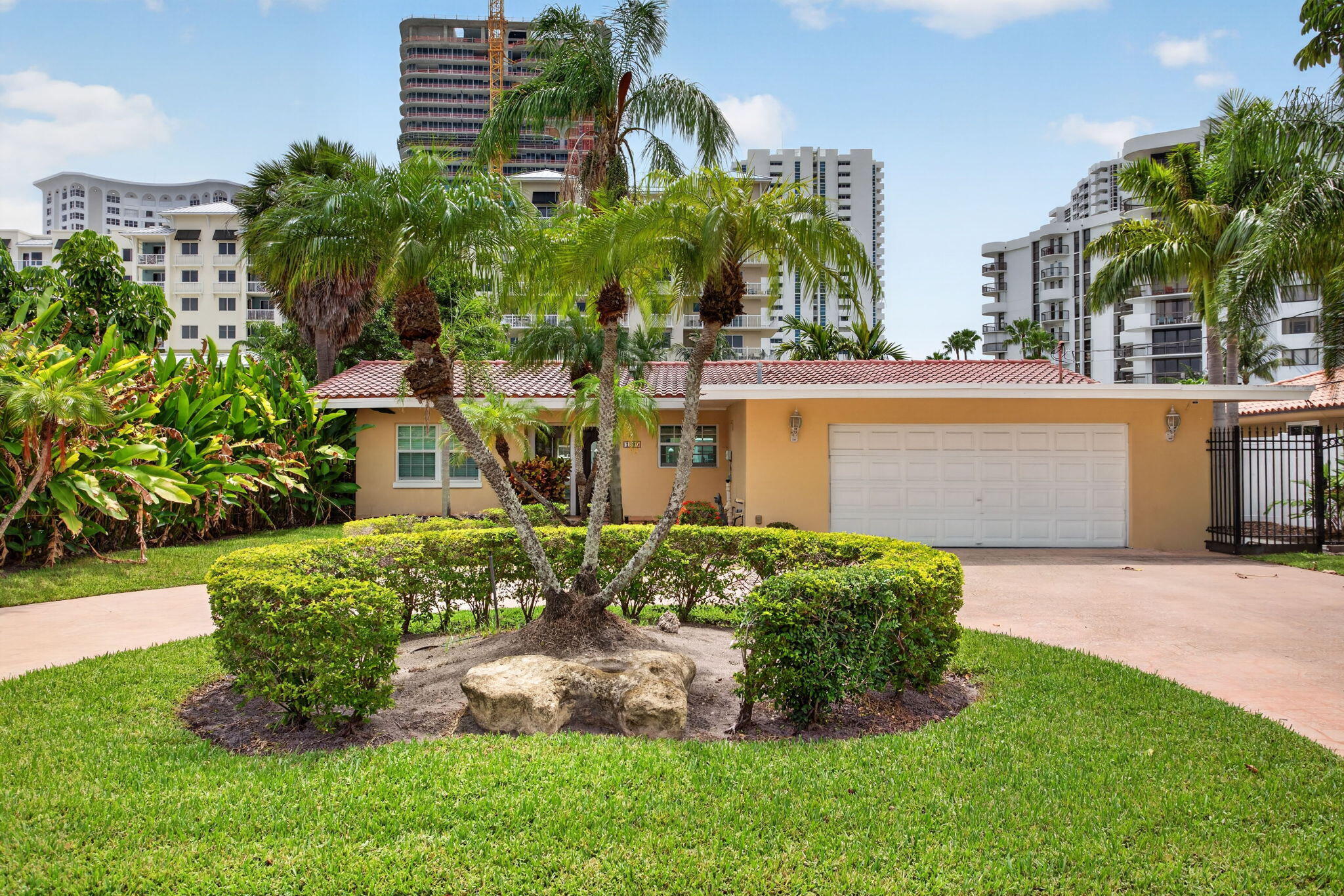 1390 E Terra Mar Drive — Photo 2