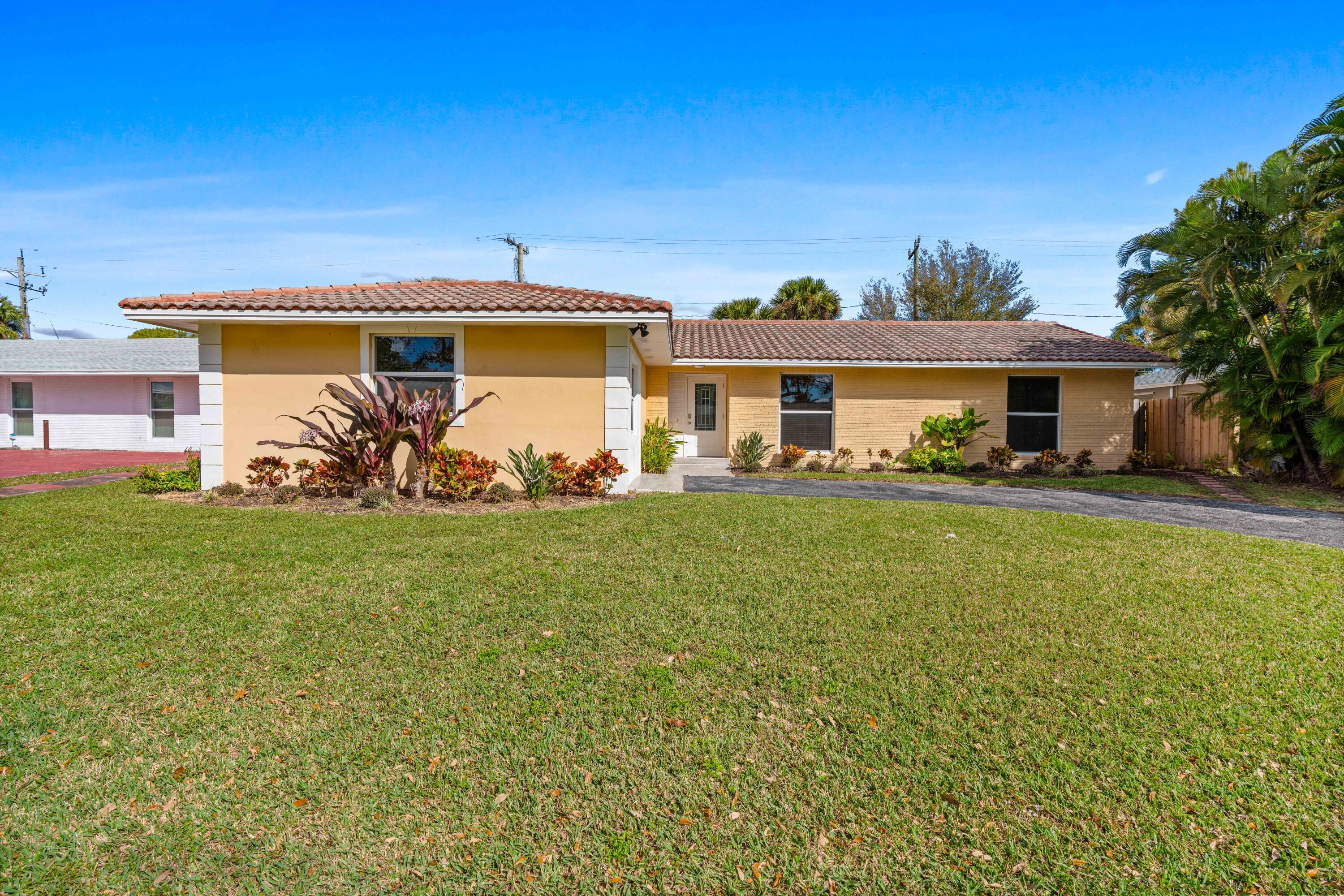 3697 Holly Drive — Photo 2