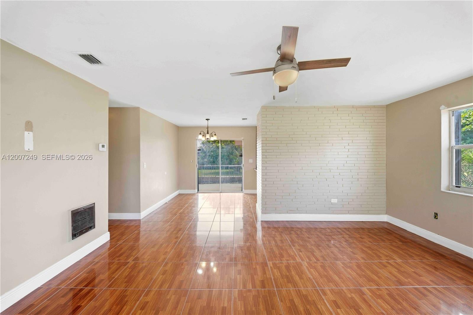 2724 Acapulco Dr — Photo 2