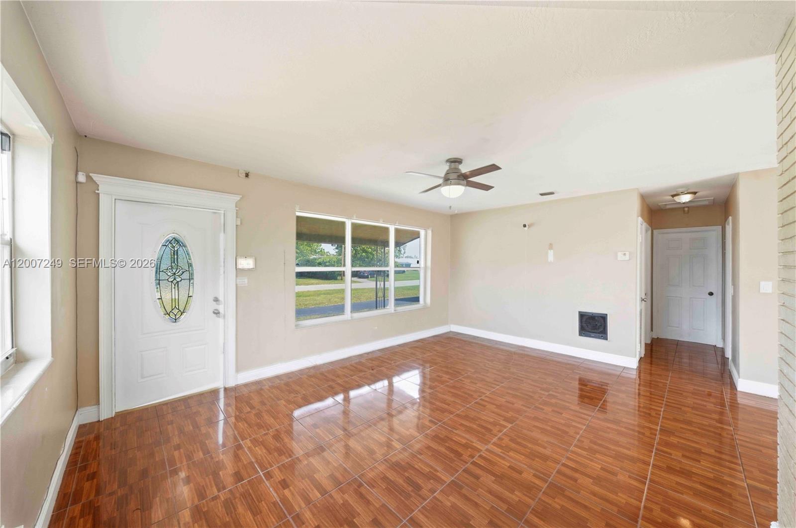2724 Acapulco Dr — Photo 4