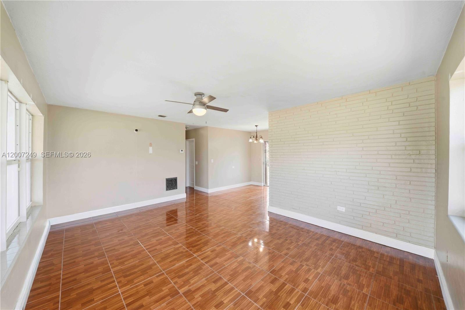 2724 Acapulco Dr — Photo 5