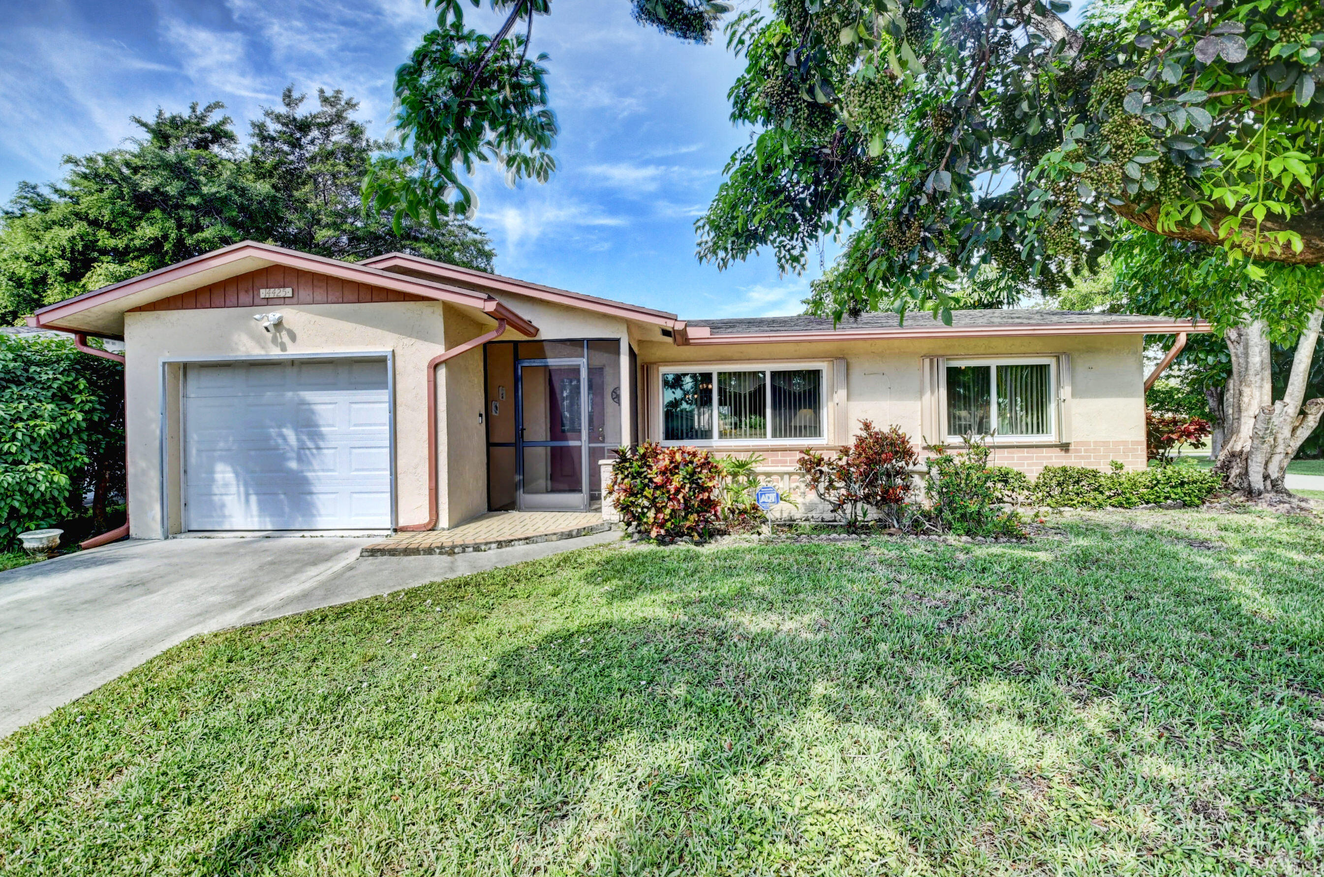 14425 Amapola Way, Delray Beach FL 33484
