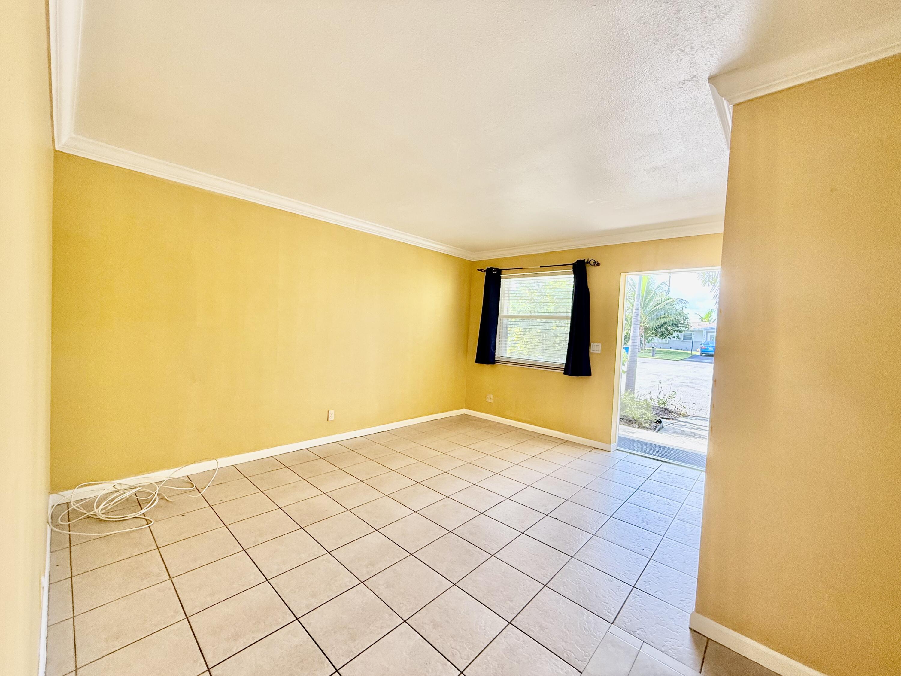 1607 HOLLY Street # 6 — Photo 3