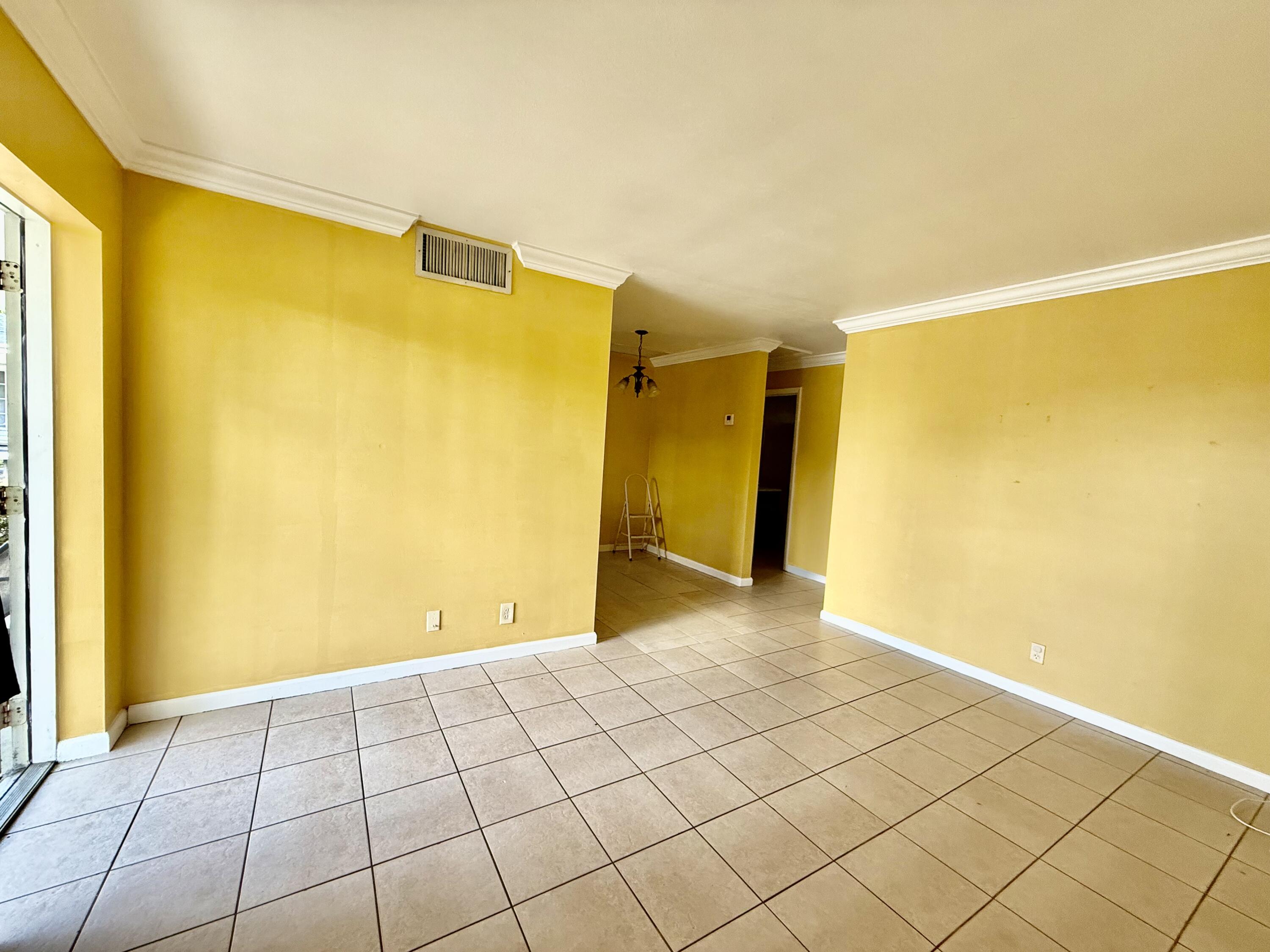 1607 HOLLY Street # 6 — Photo 2