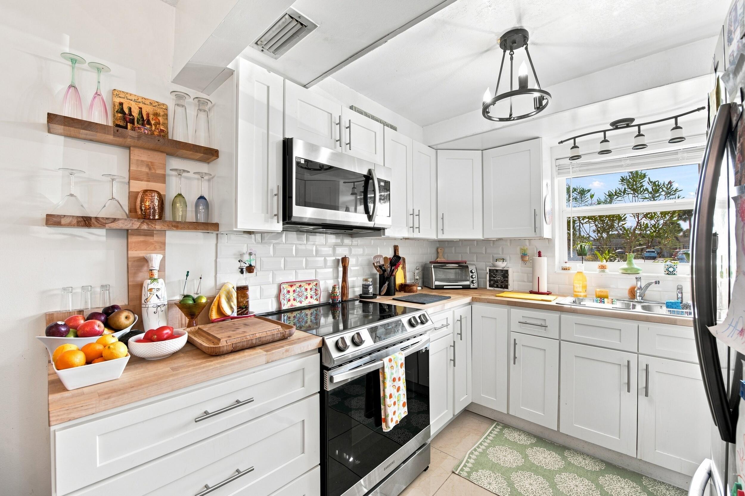 2761 EMORY Drive W # B — Photo 3