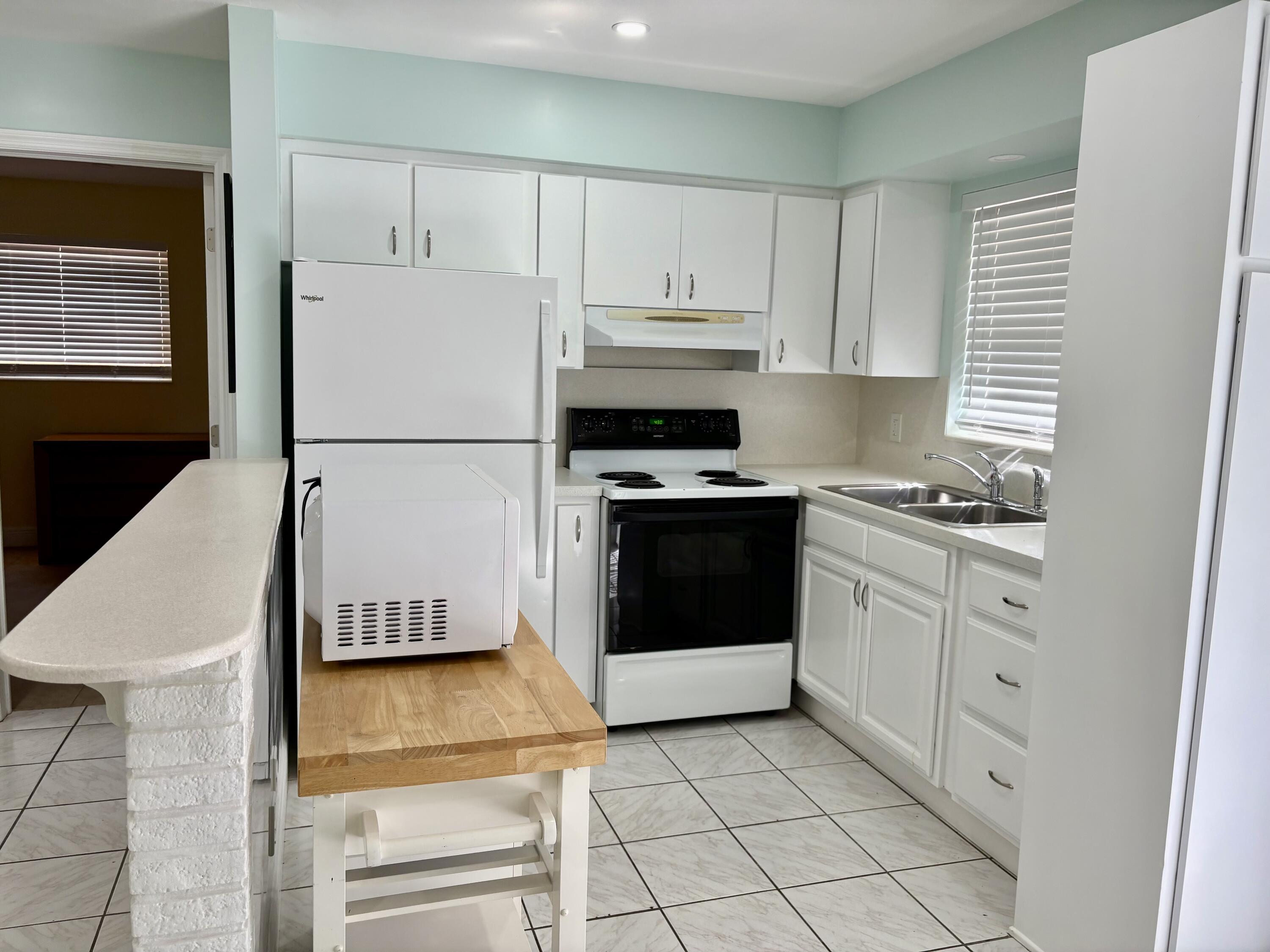 720 SE 15th Street # 2 — Photo 3