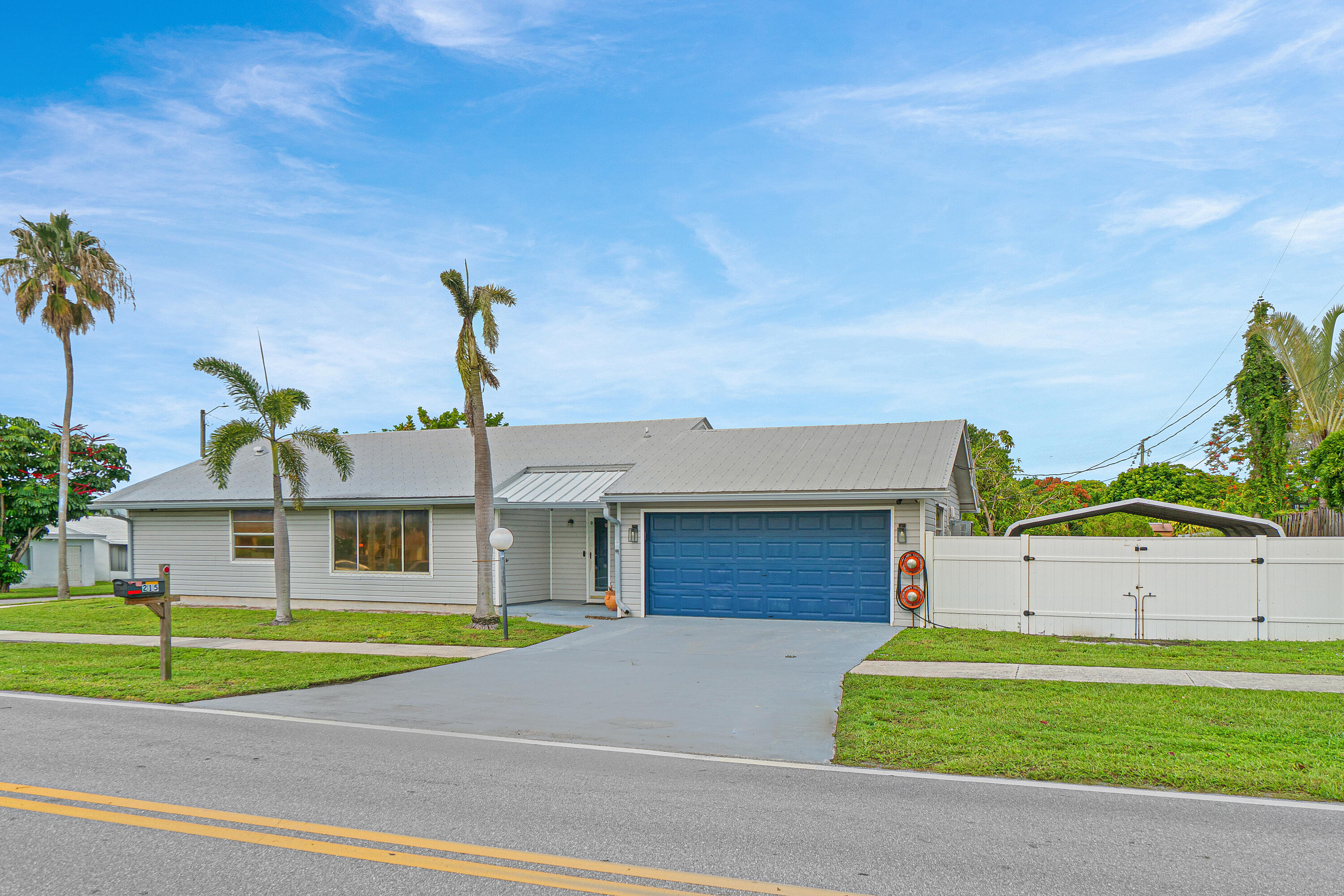 215 SW 8TH Street, Boynton Beach FL 33426