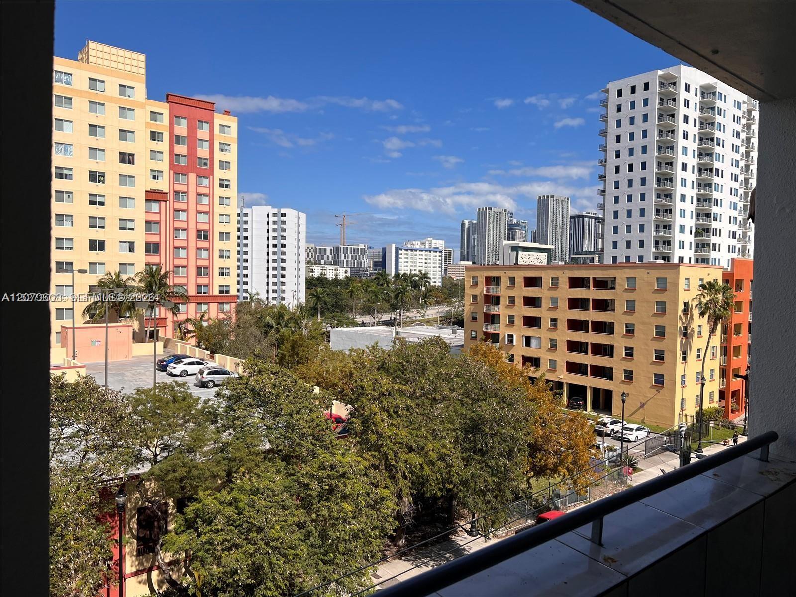 546 SW 1st St # 611, Miami FL 33130