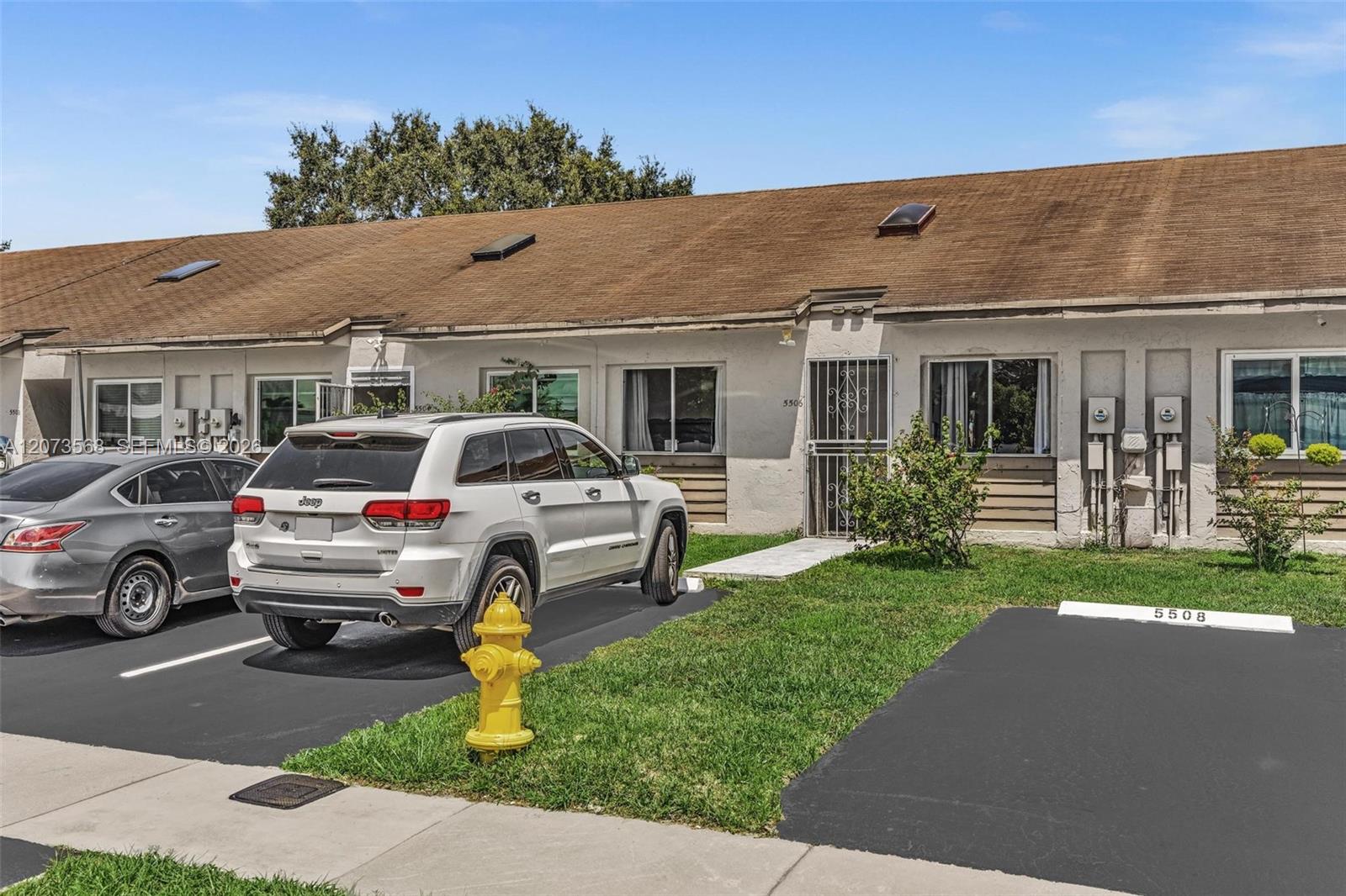 5506 SW 28th Ter — Photo 2