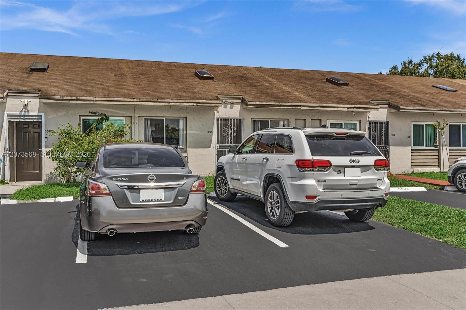 5506 SW 28th Ter — Photo 3