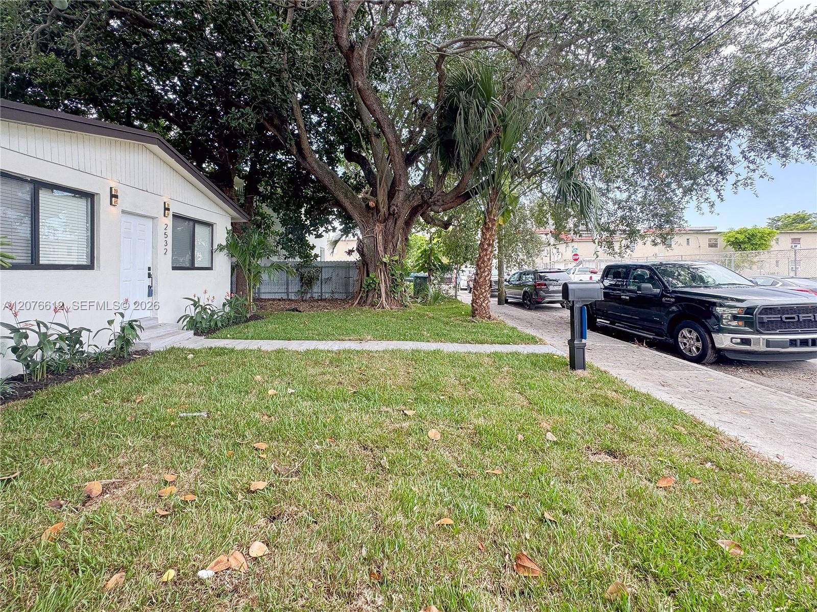 2534 NW 51st Ter — Photo 2
