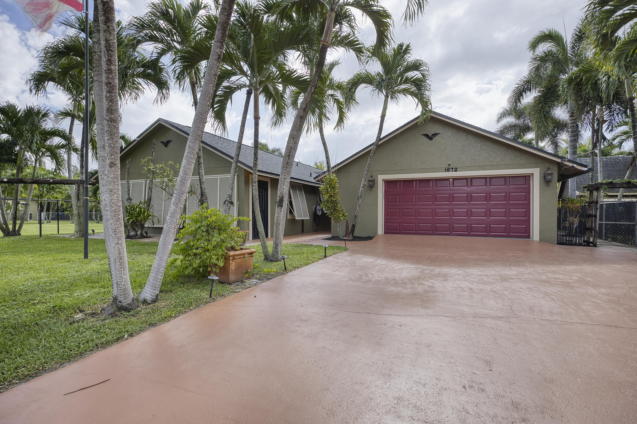1672 ERIE Terrace, Palm Springs FL 33406