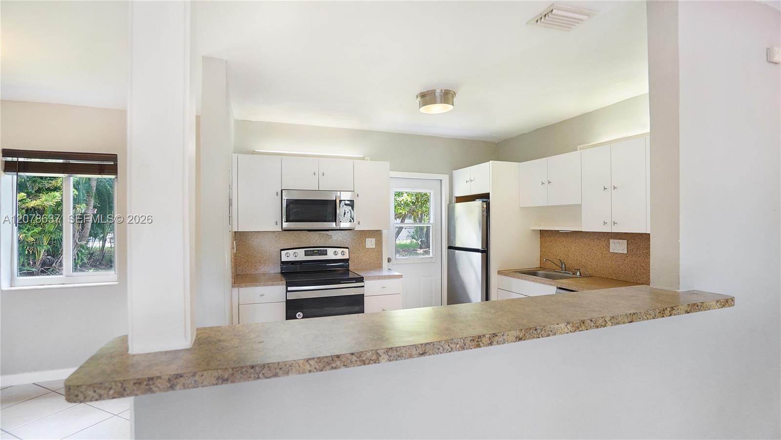 903 NE 2nd St — Photo 5