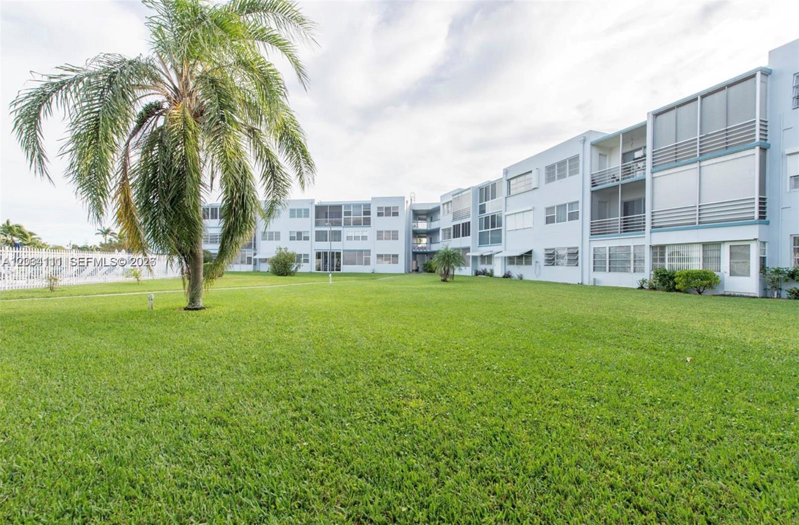 2200 Park Ln # 105, Hollywood FL 33021
