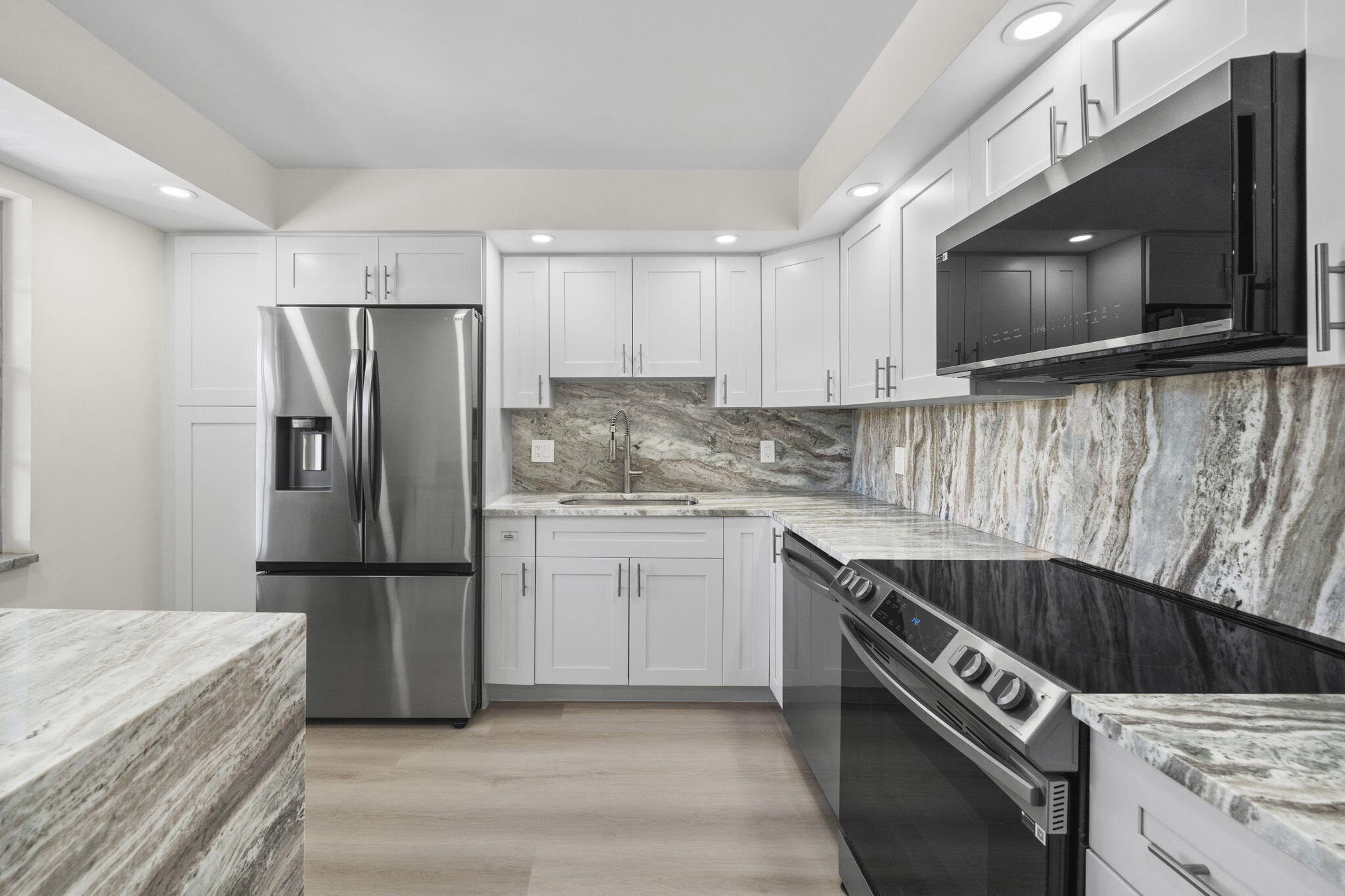 4020 W PALM AIRE Drive # 408 — Photo 2