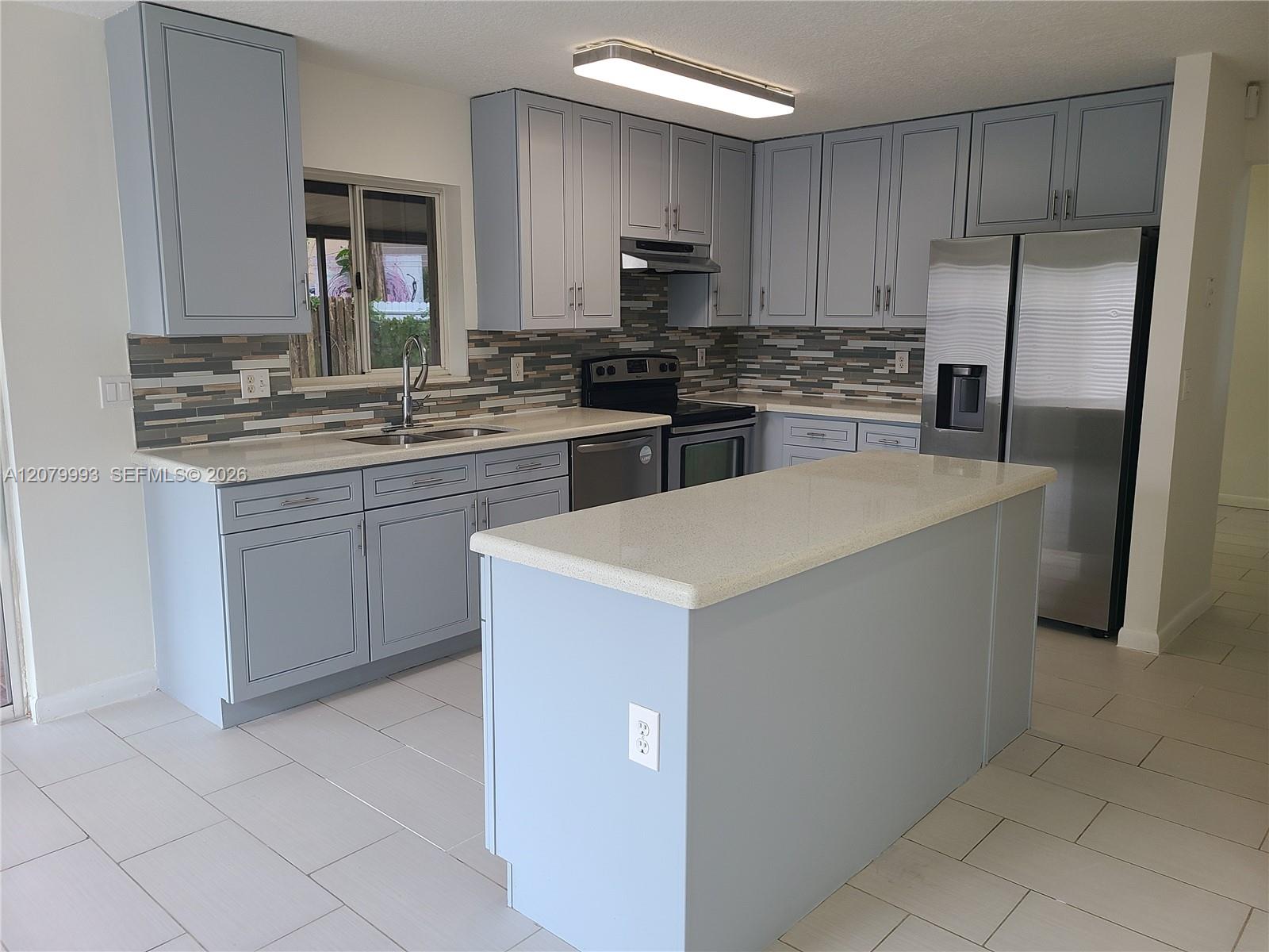 8820 SW 13th St — Photo 3