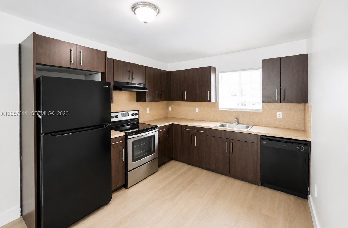 13 S Royal Poinciana Blvd # 20, Miami Springs FL 33166