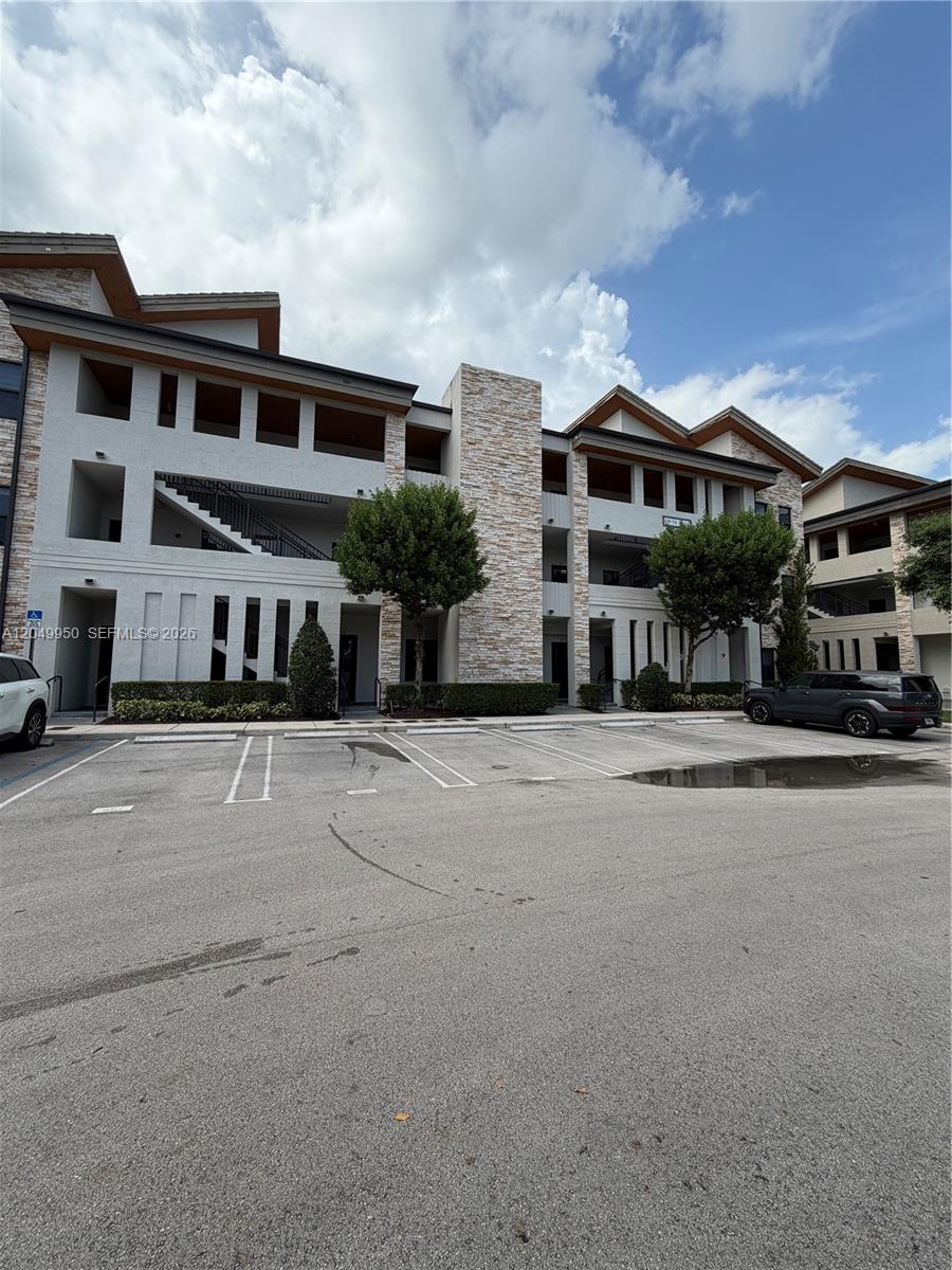 8195 NW 104th Ave # 22 — Photo 2