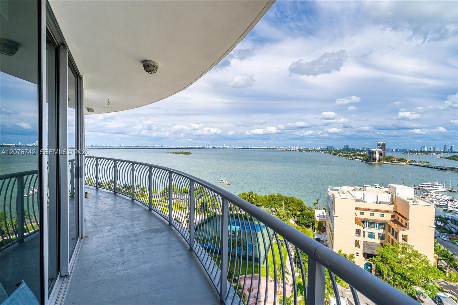 1750 N Bayshore Dr # 1602 — Photo 2