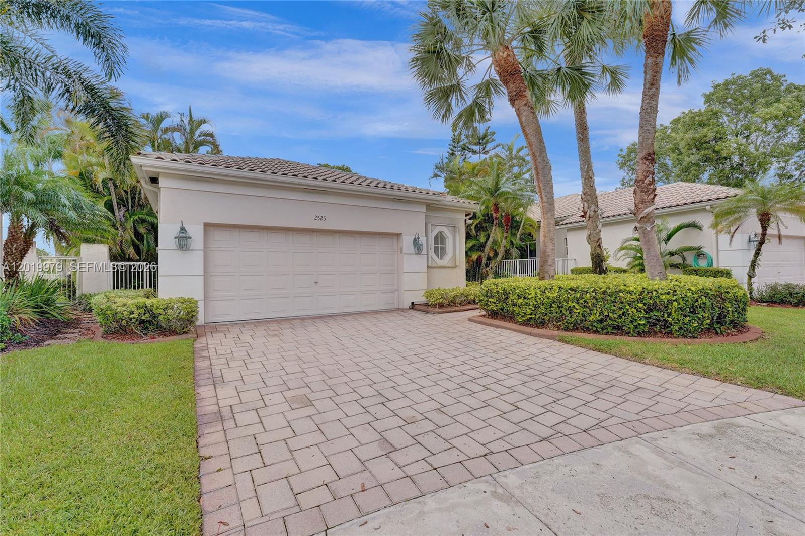 2525 Bay Pointe Ct, Weston FL 33327