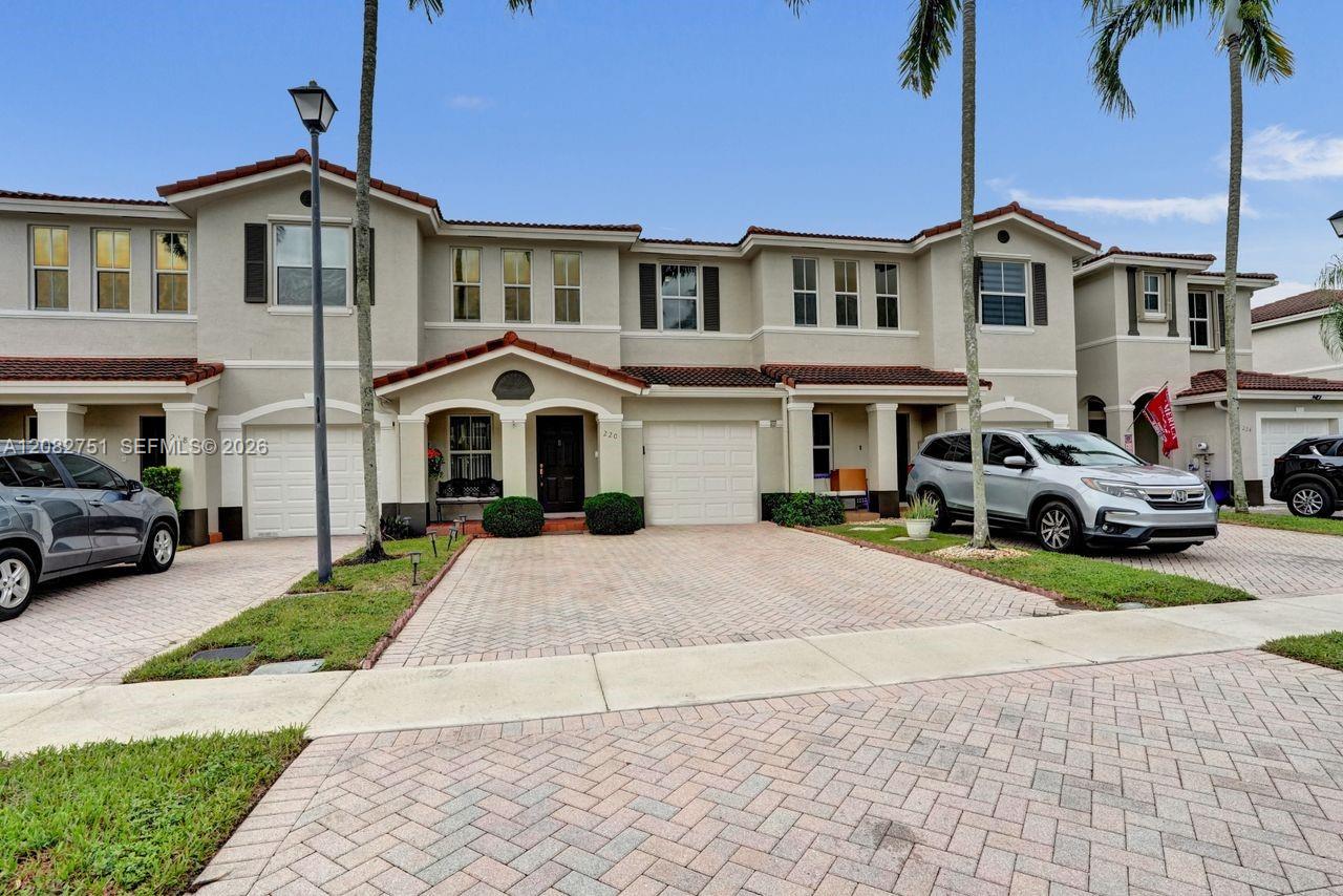 220 Riverwalk Cir — Photo 2