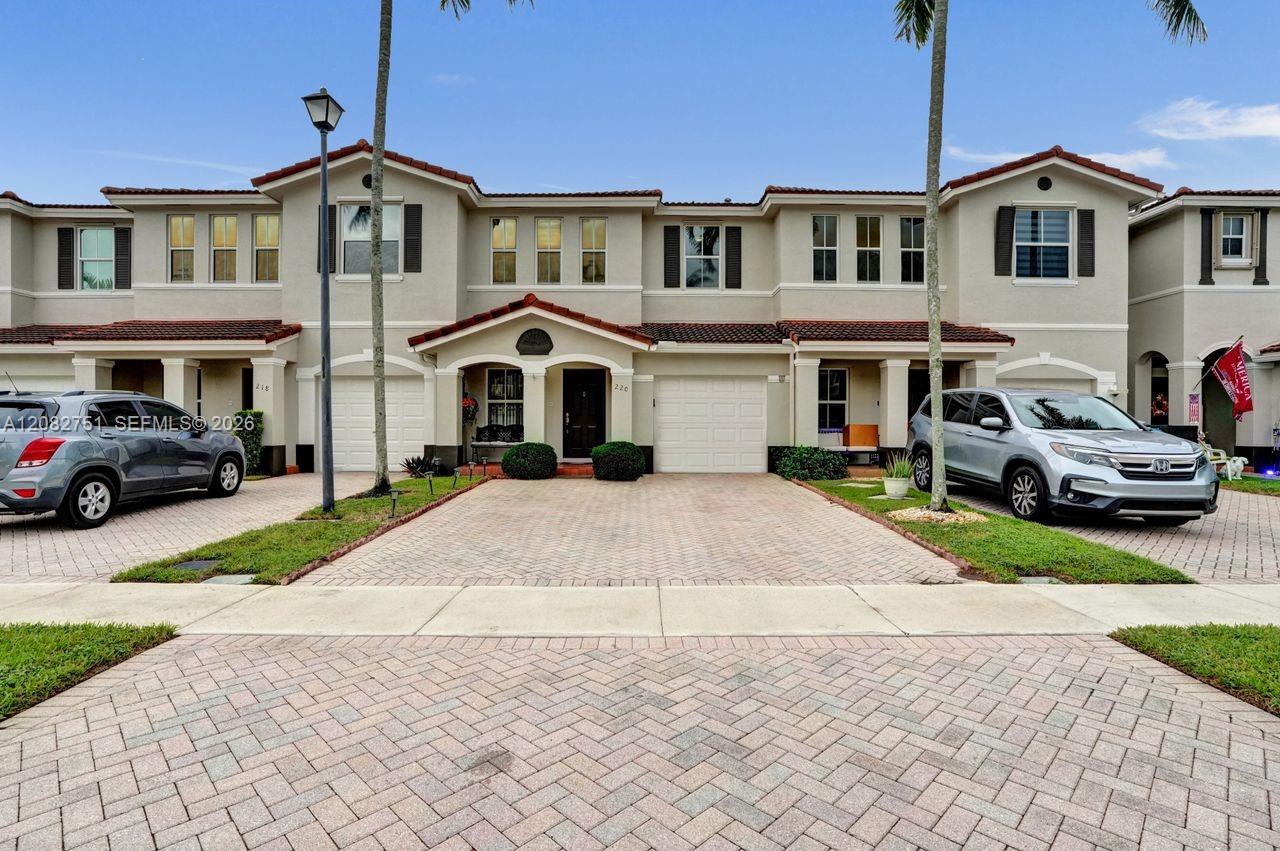 220 Riverwalk Cir — Photo 4