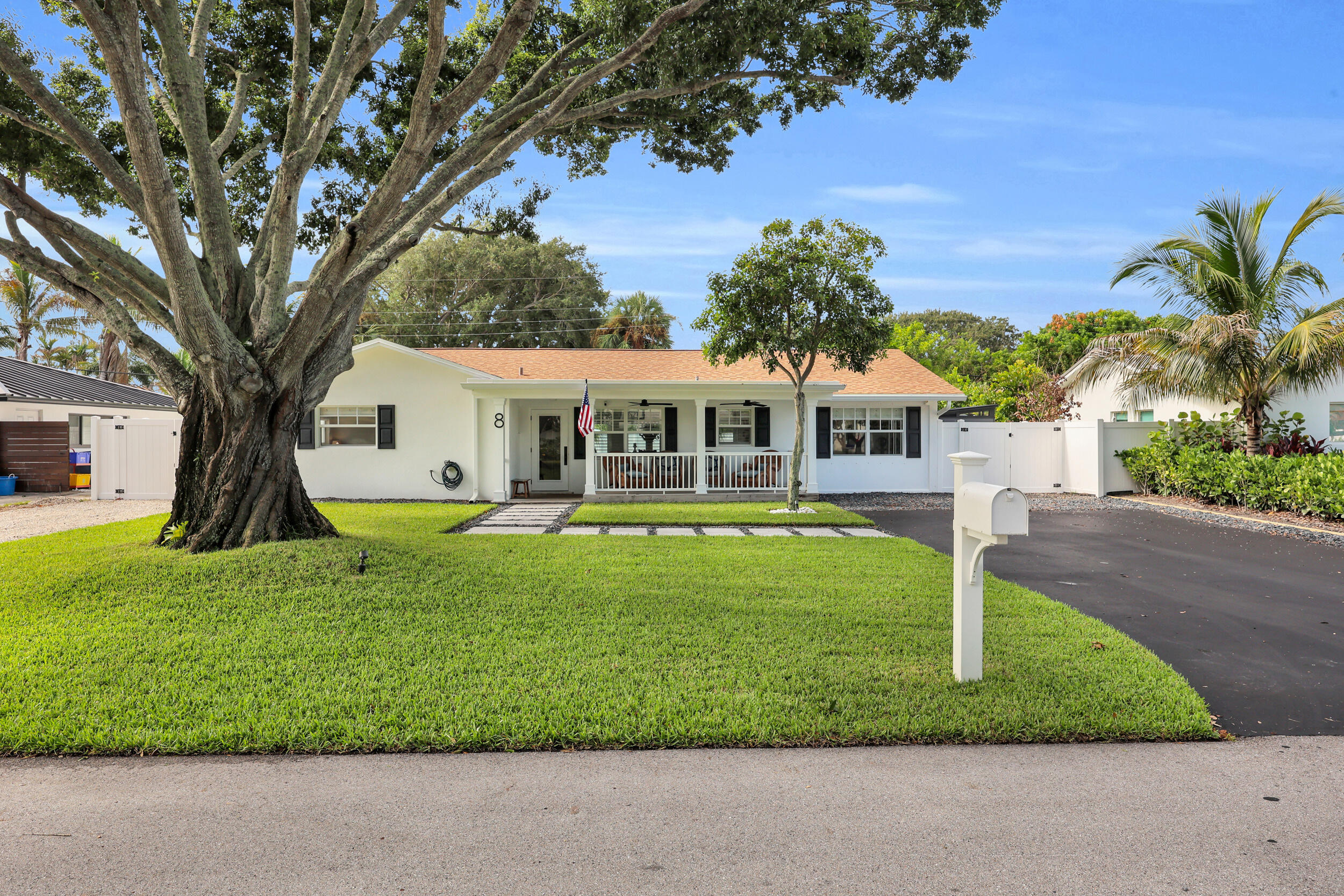 8 WINDSOR Road W, Jupiter FL 33469