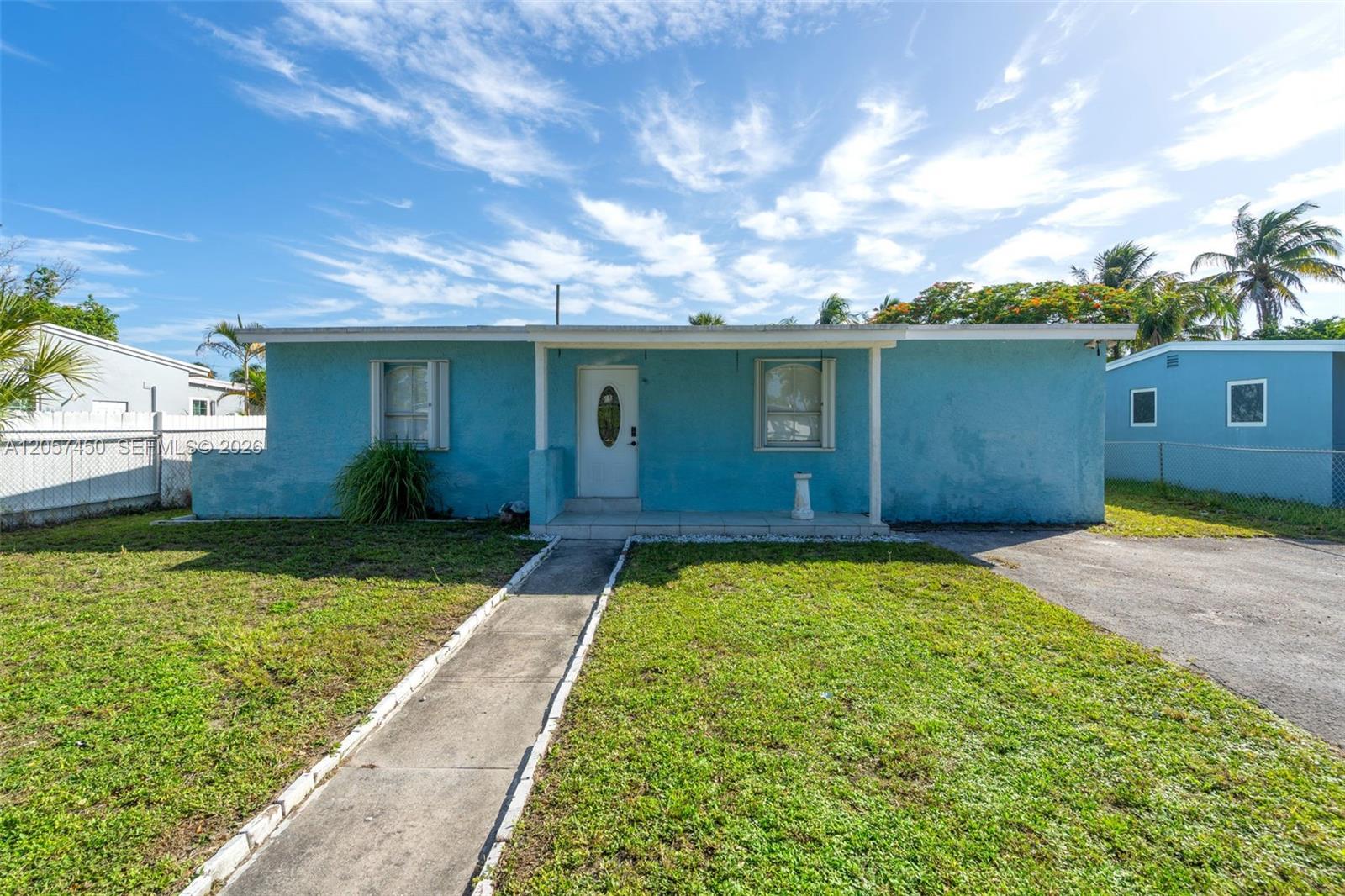 1207 Chateau Park Dr, Fort Lauderdale FL 33311