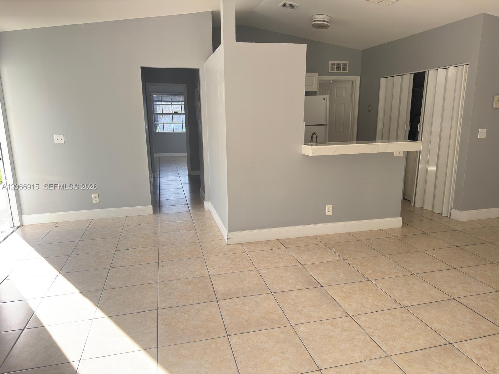 1234 SW 71st Ter — Photo 2